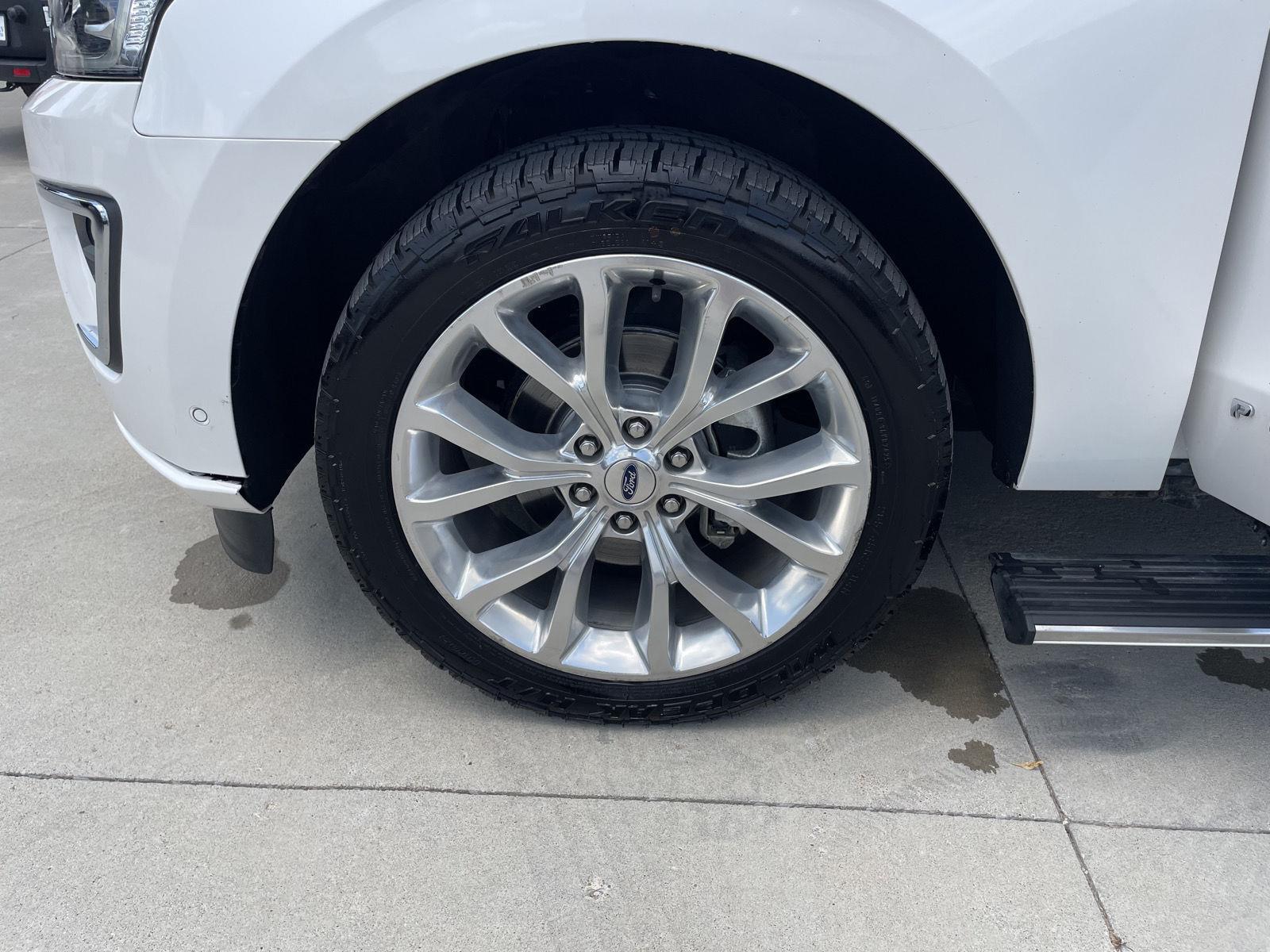 Vehicle photo 10