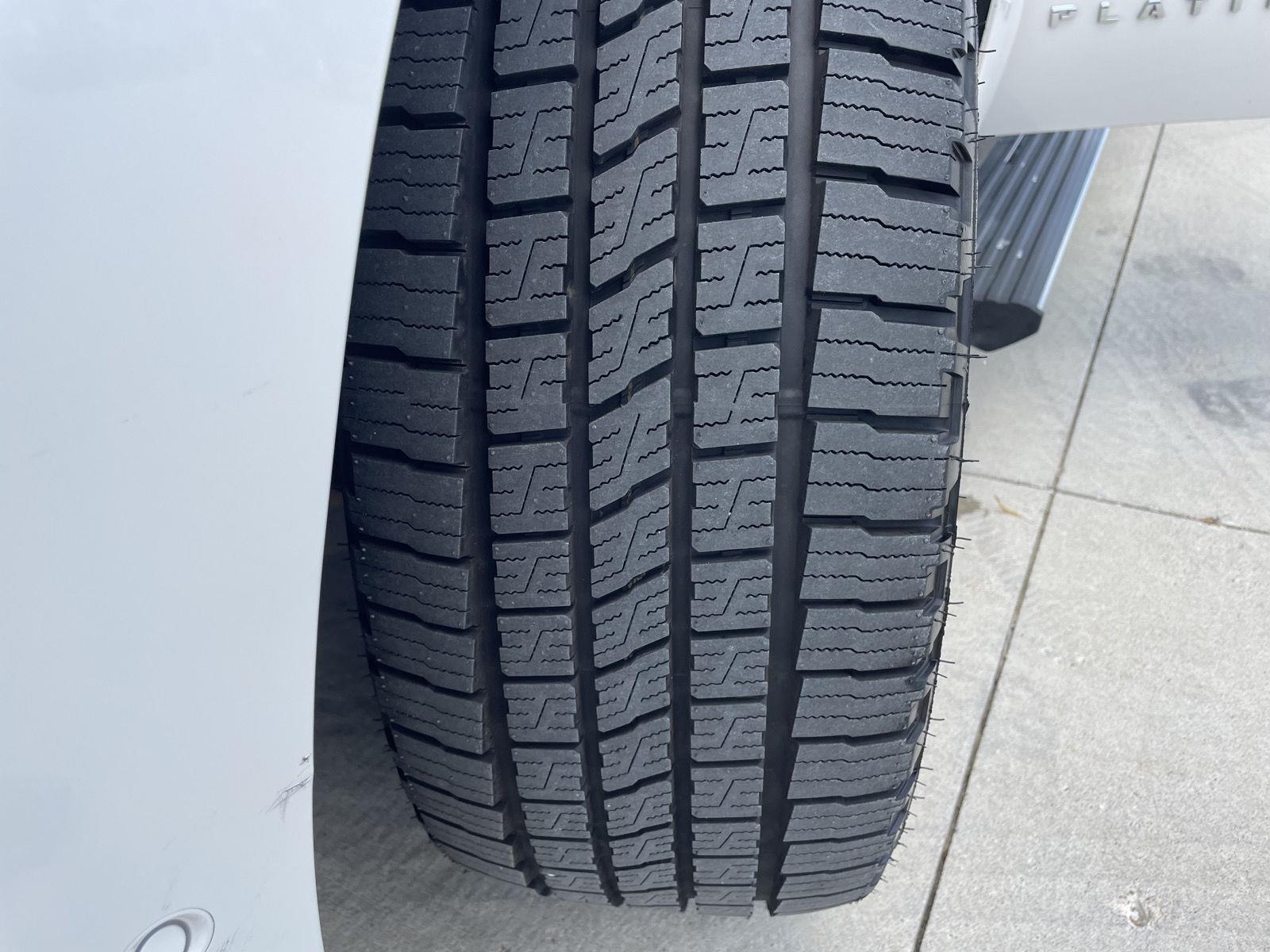 Vehicle photo 11
