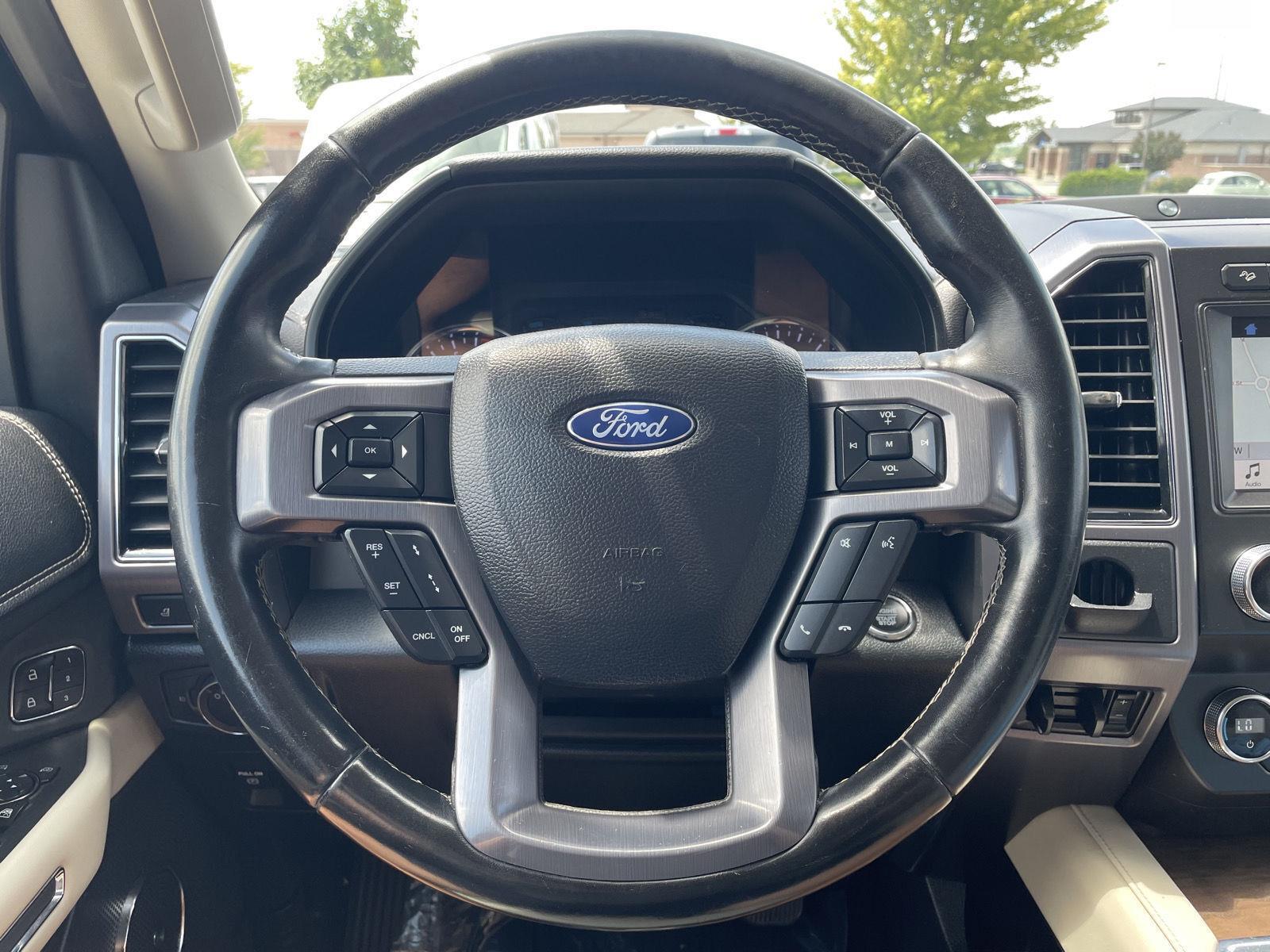 Vehicle photo 12