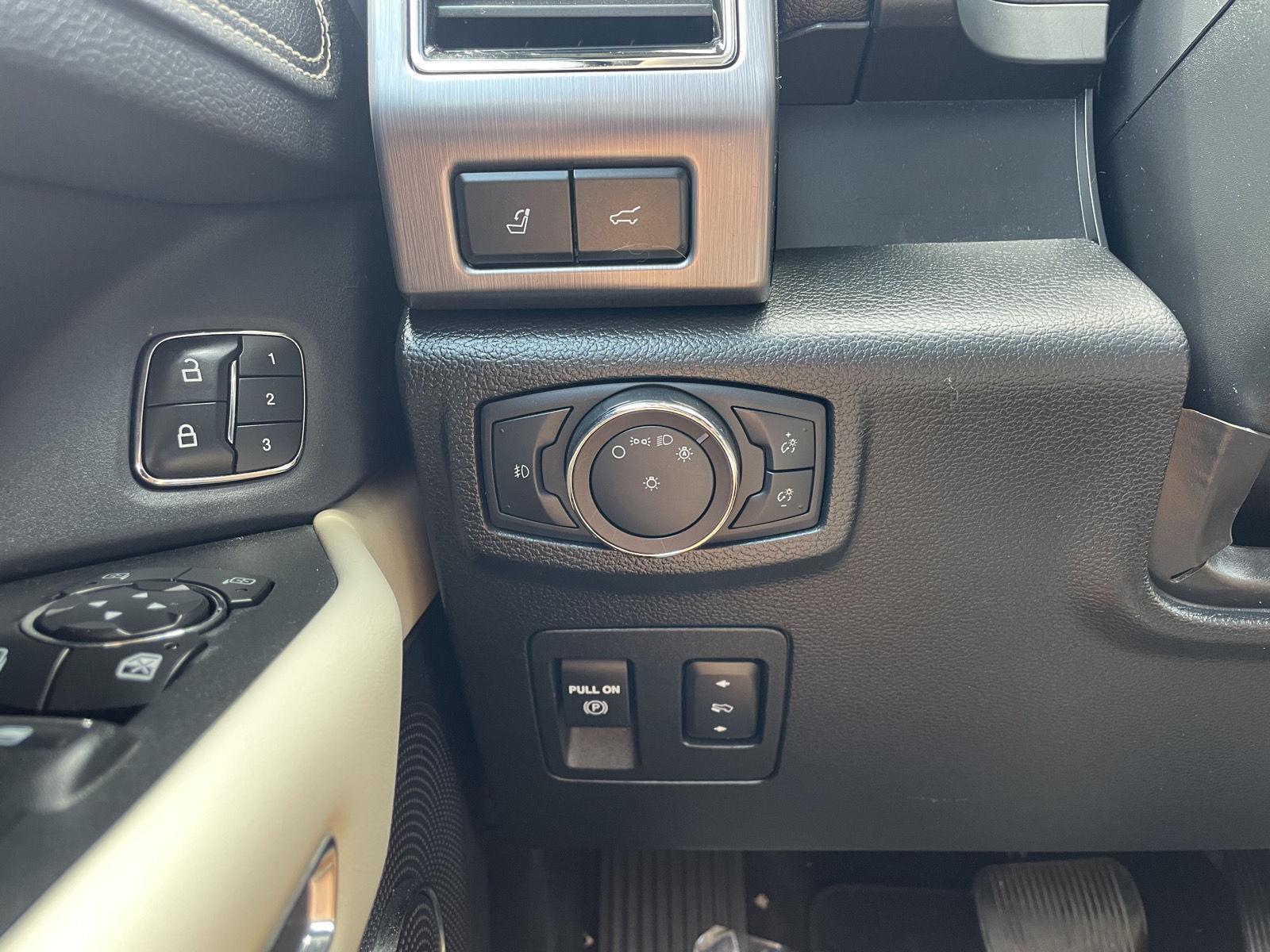 Vehicle photo 16