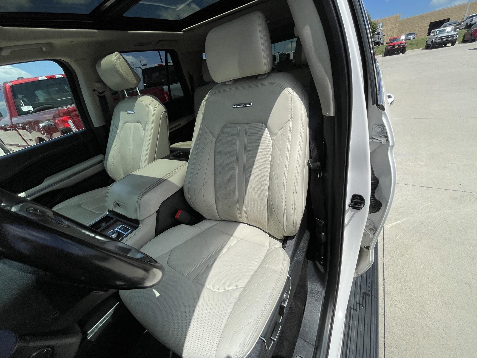 Vehicle photo 18