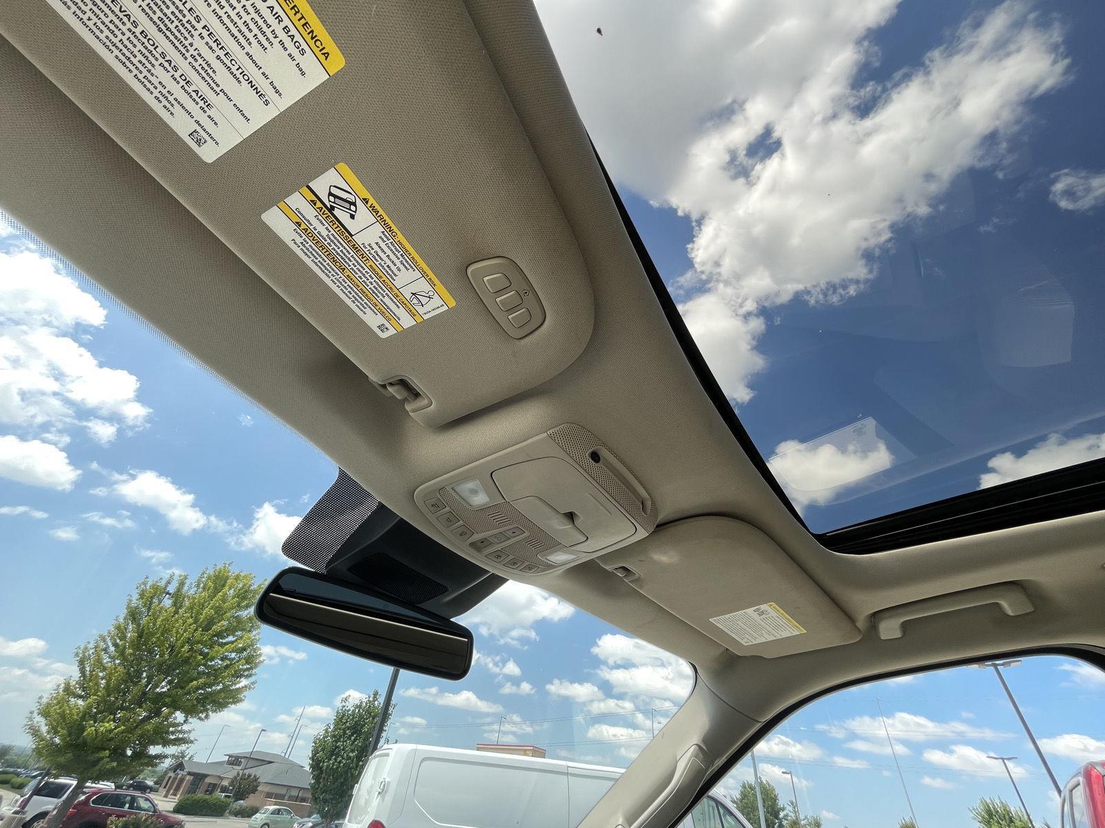 Vehicle photo 23