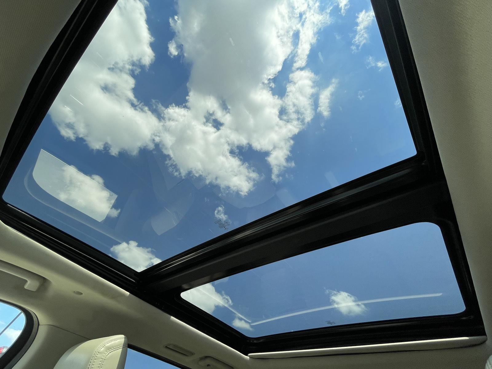 Vehicle photo 24