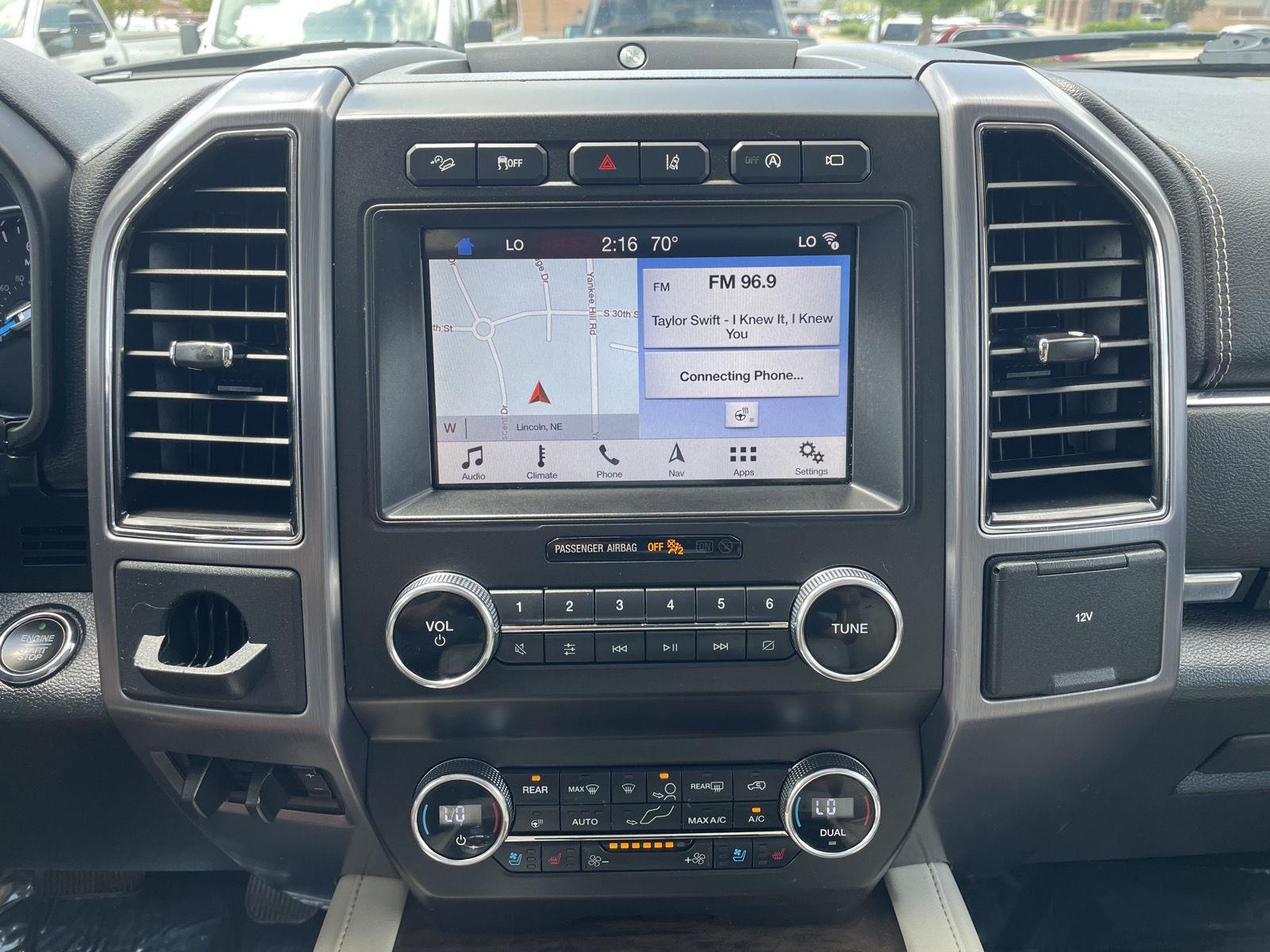Vehicle photo 25