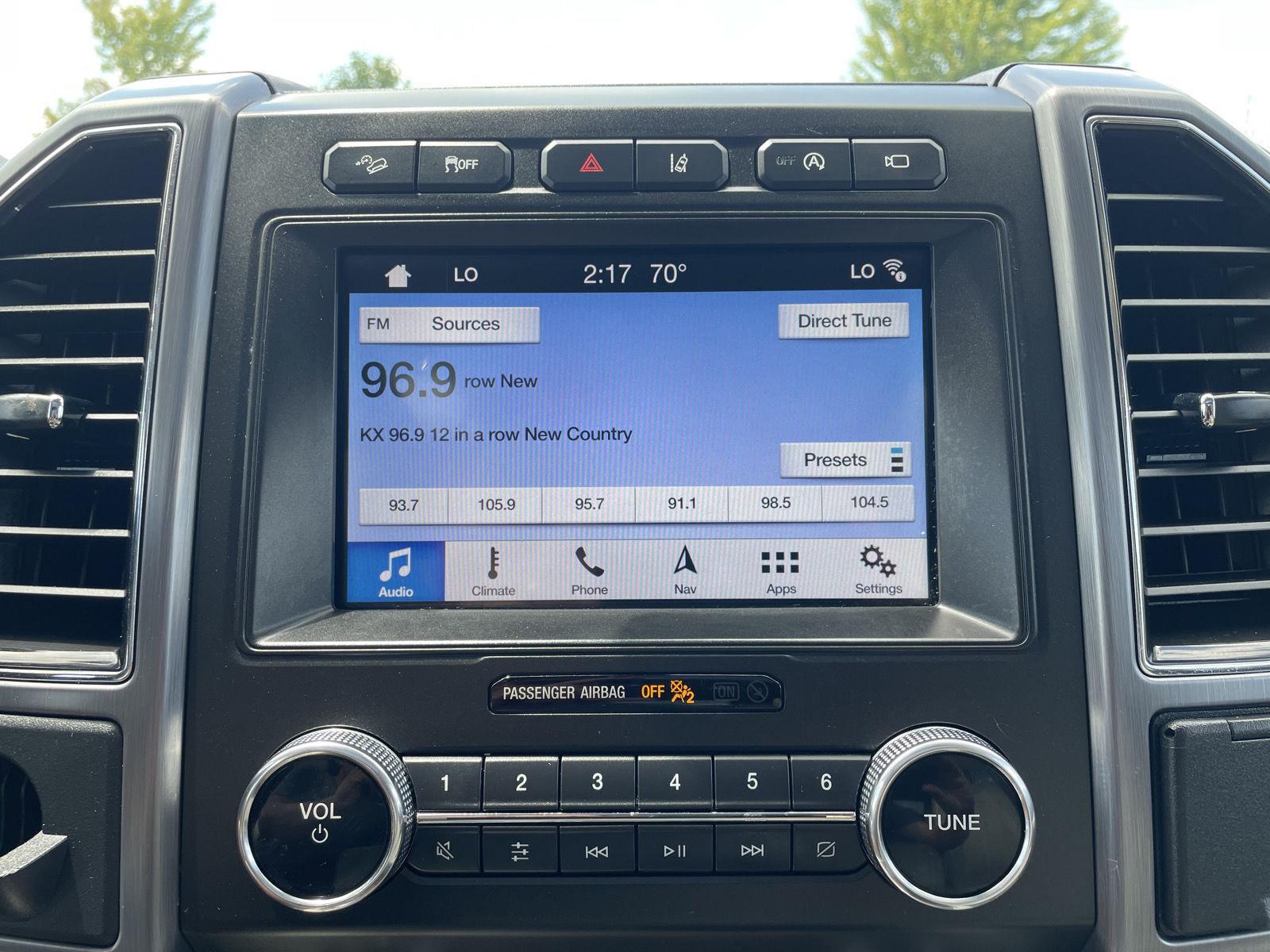 Vehicle photo 30