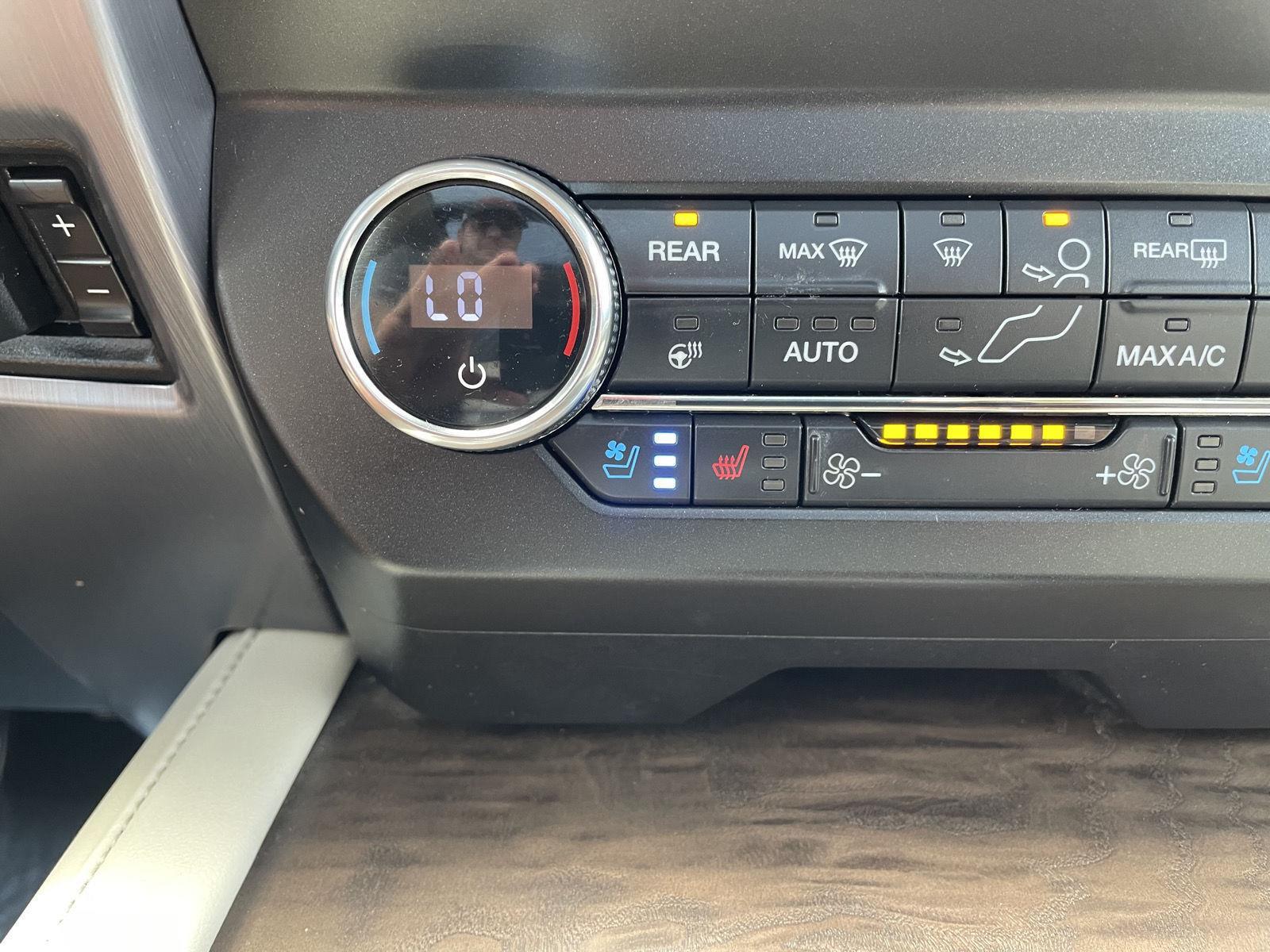 Vehicle photo 32