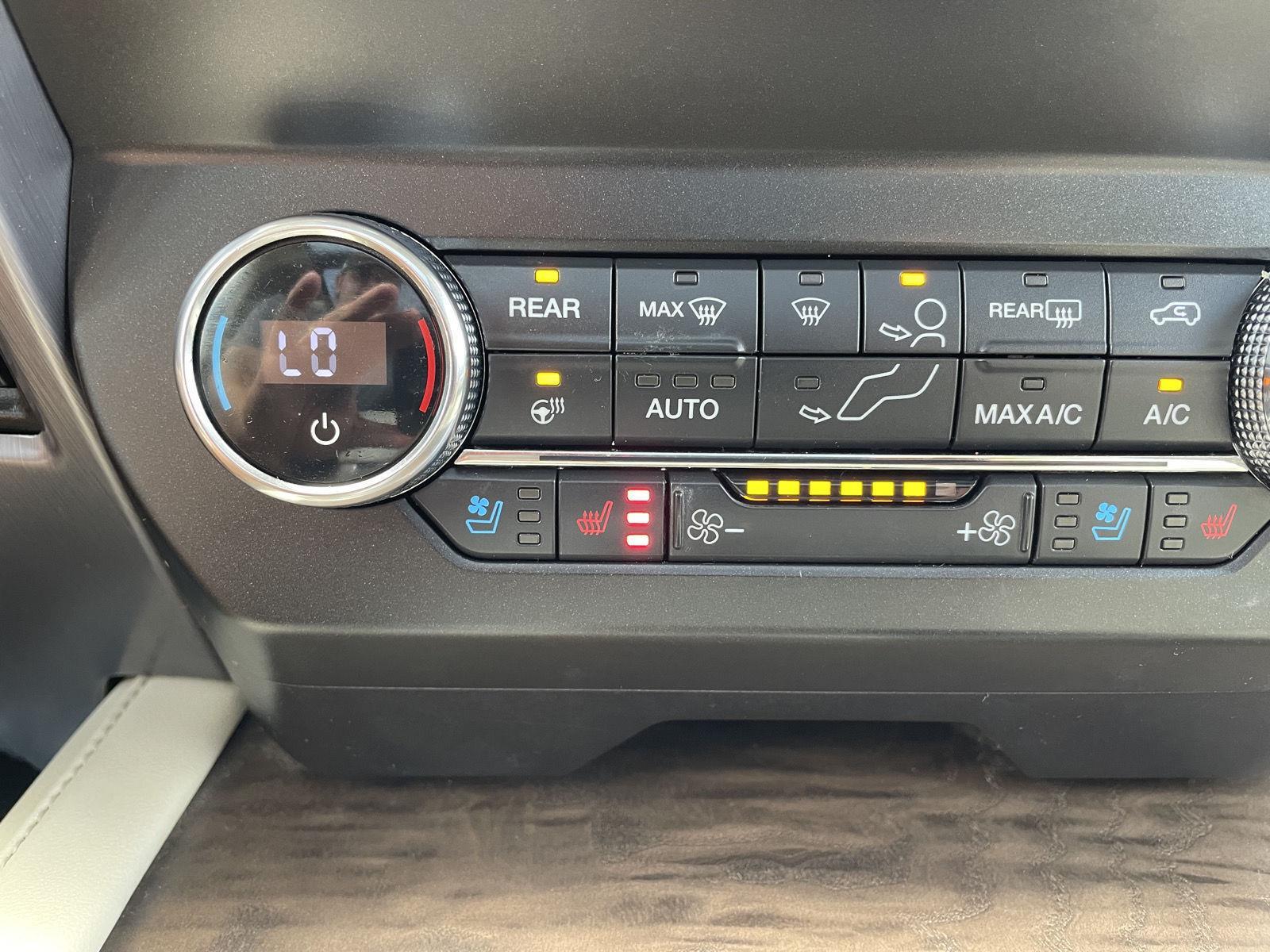 Vehicle photo 33