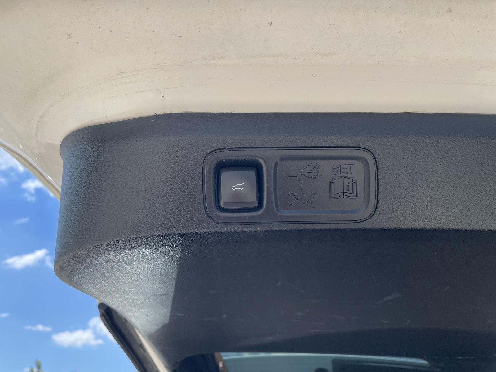 Vehicle photo 46
