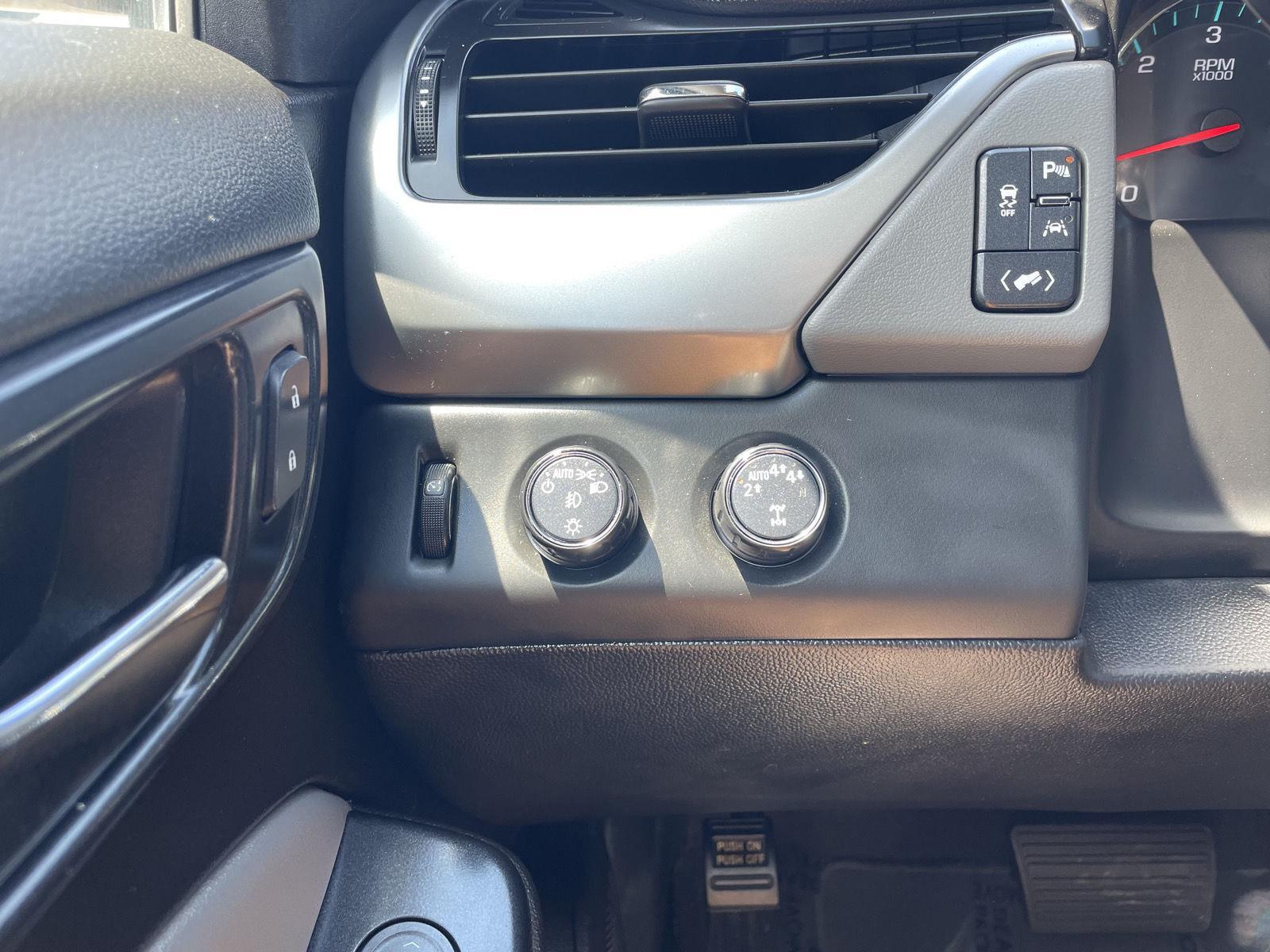Vehicle photo 16