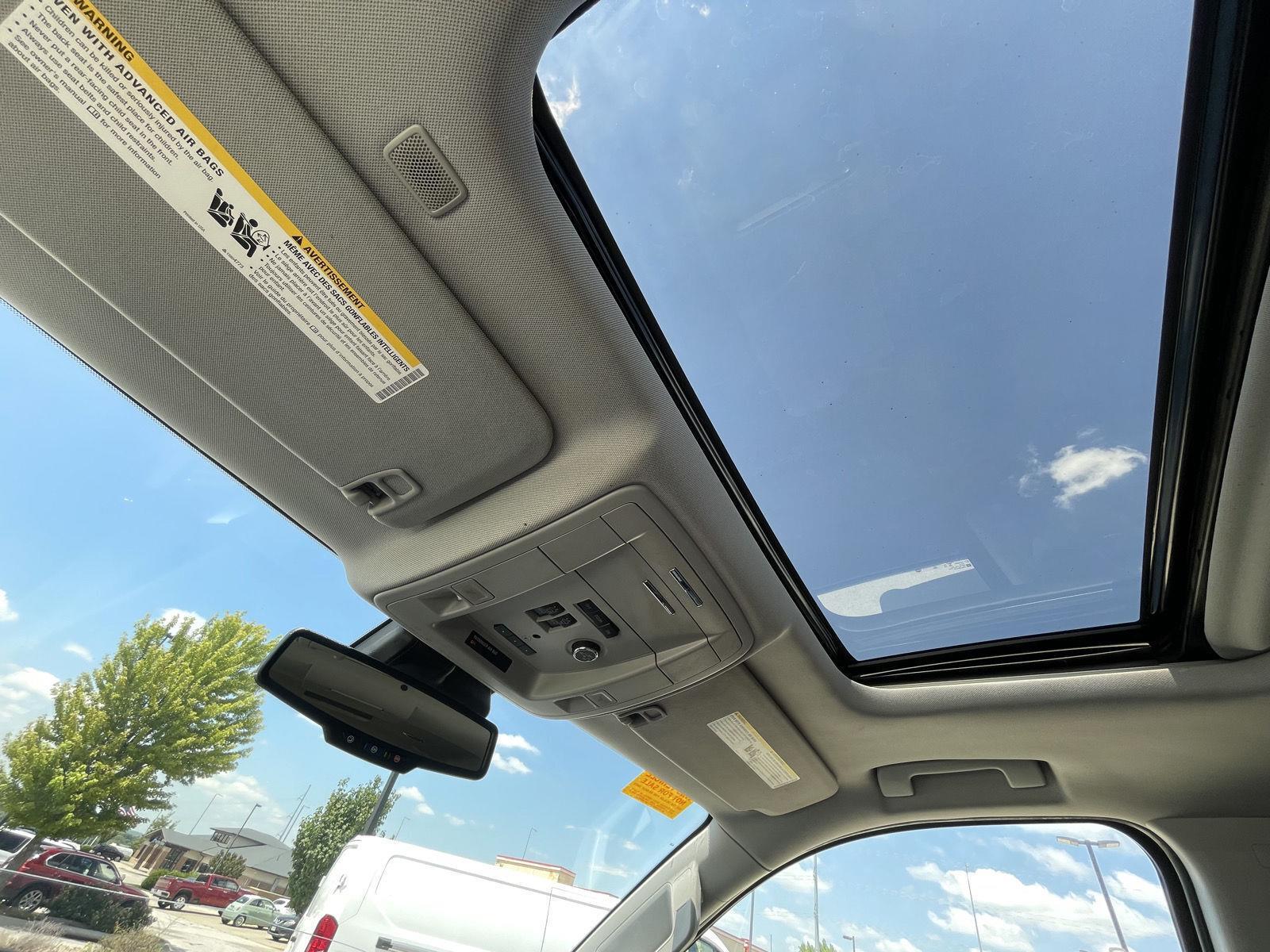 Vehicle photo 24