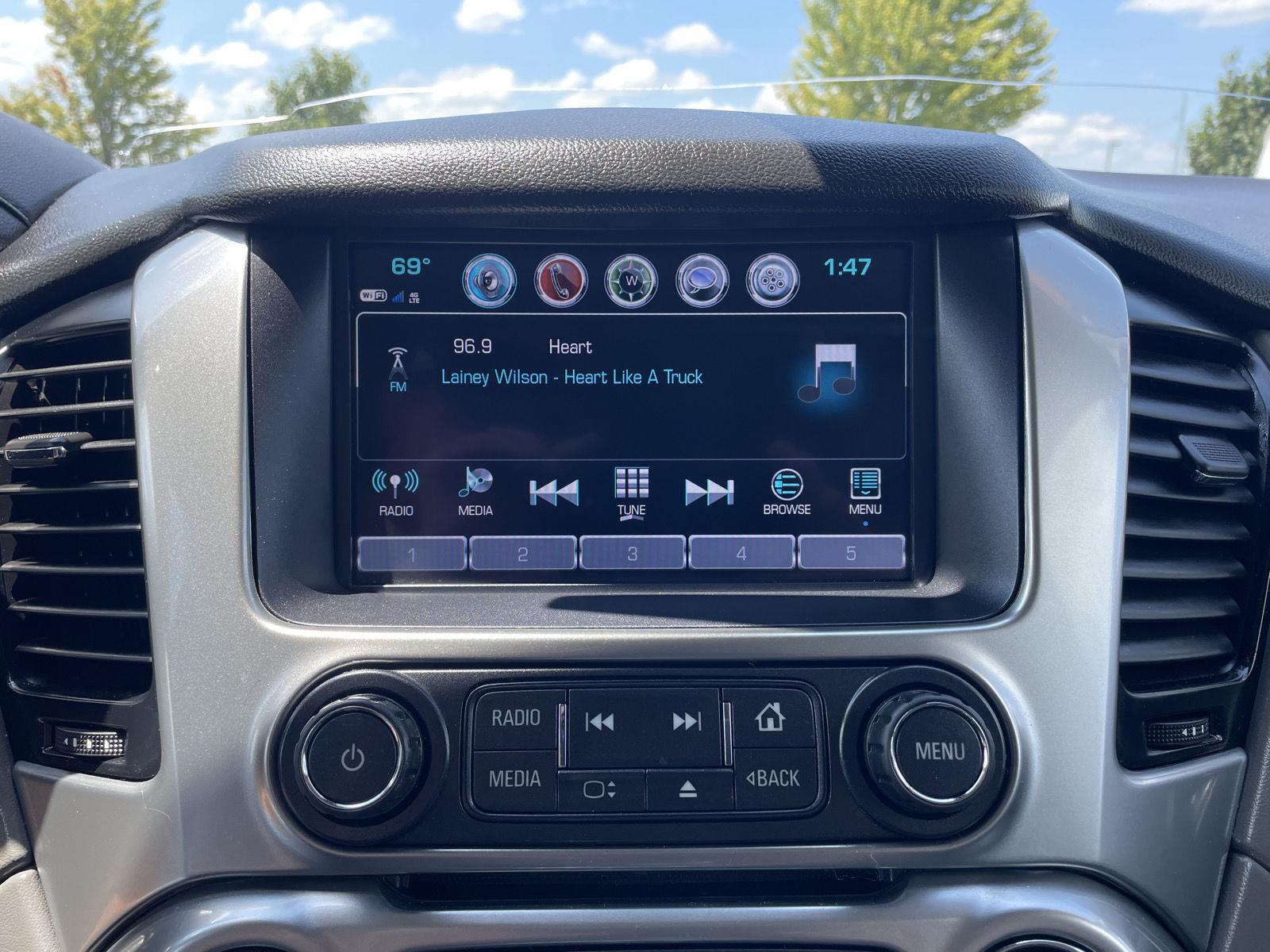 Vehicle photo 29