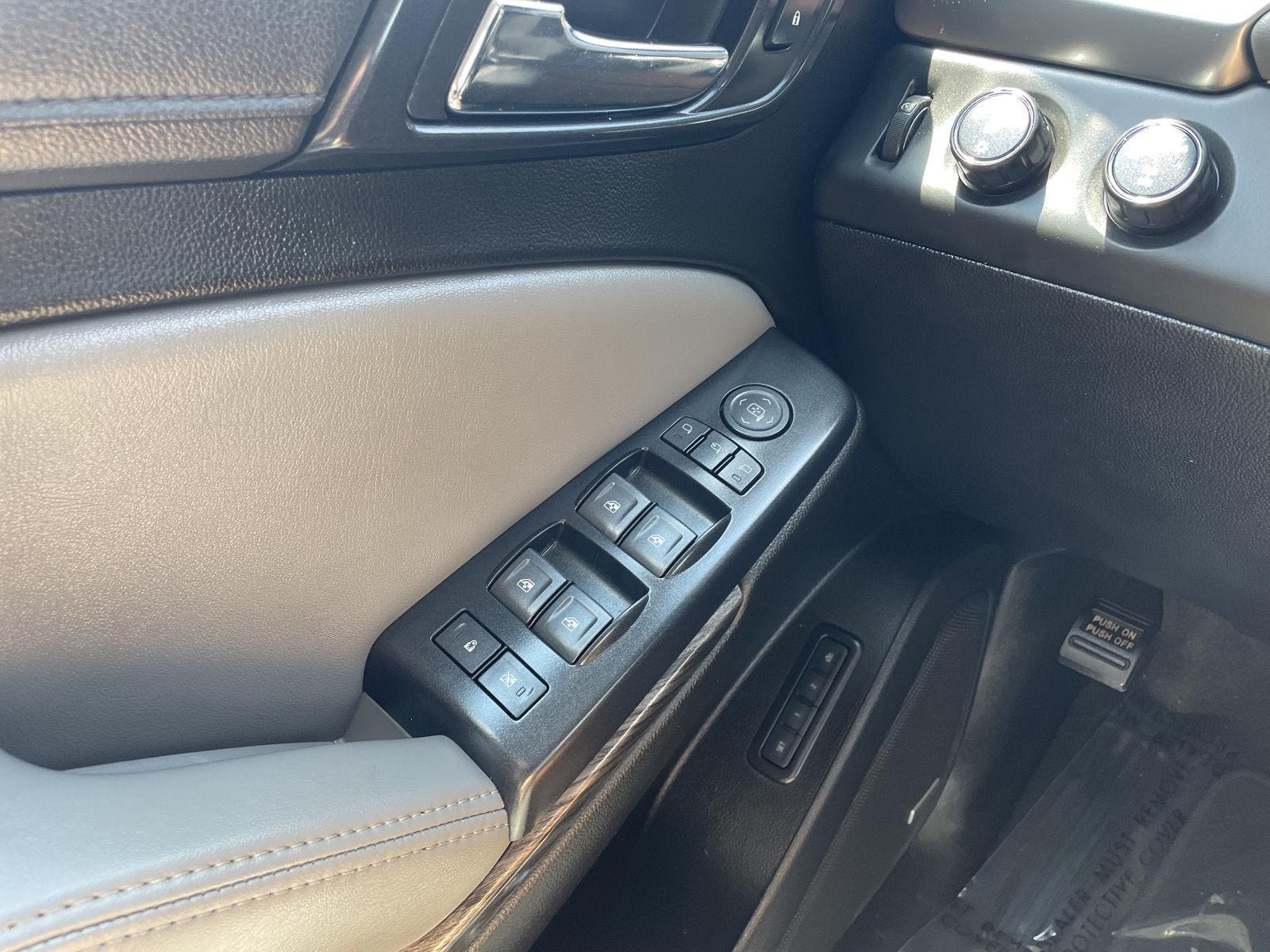 Vehicle photo 34