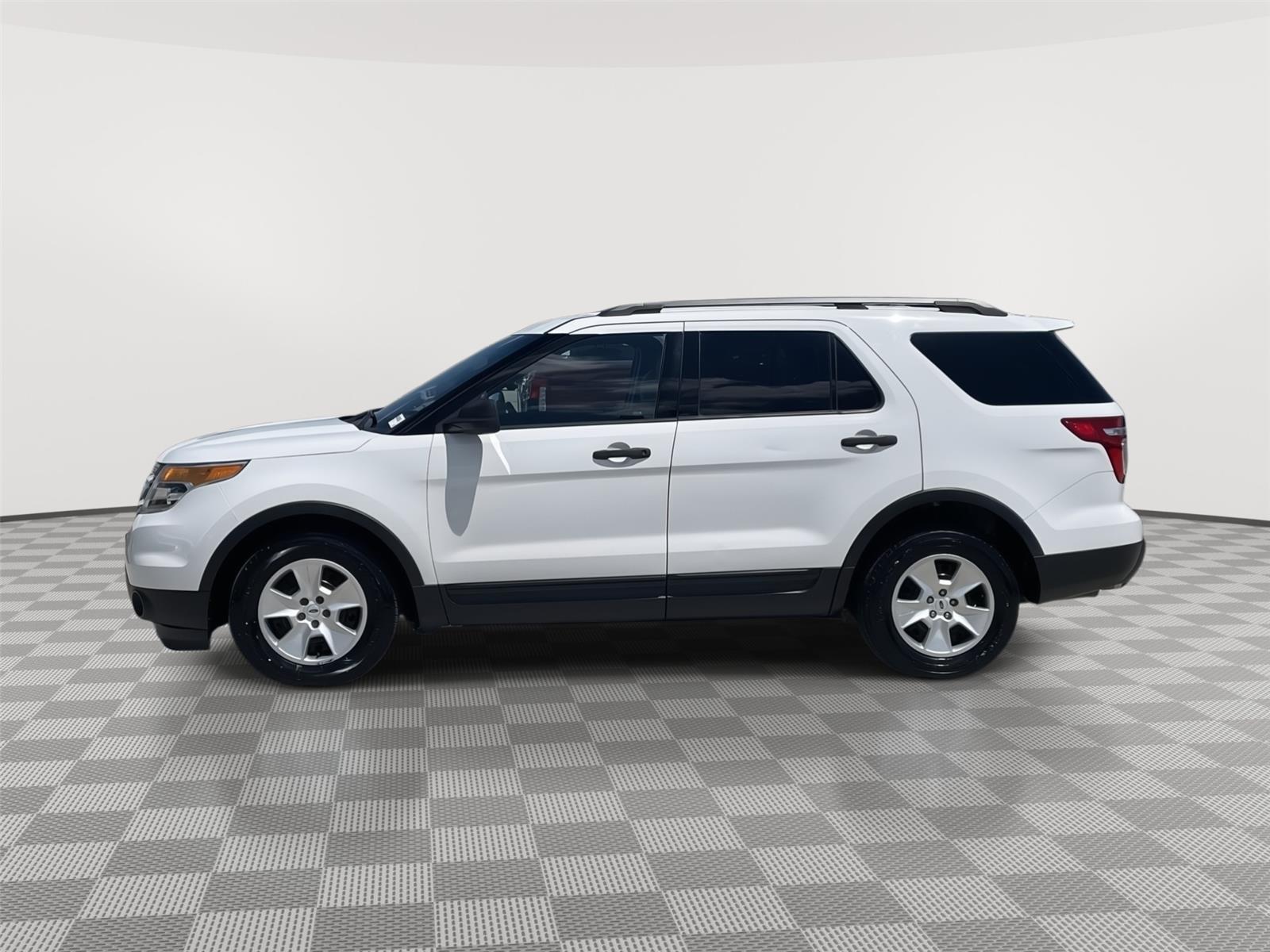 Vehicle photo 2
