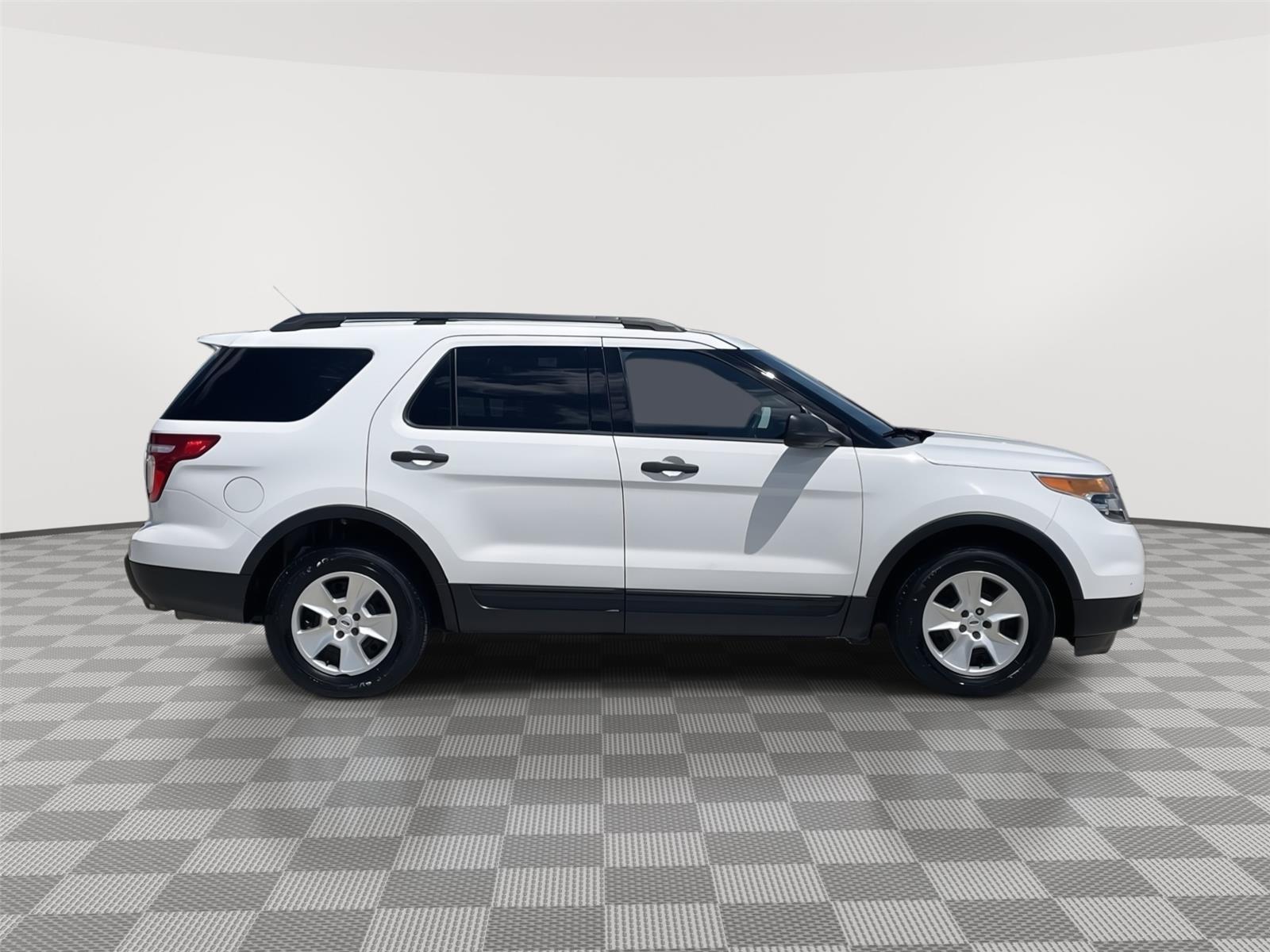 Vehicle photo 6