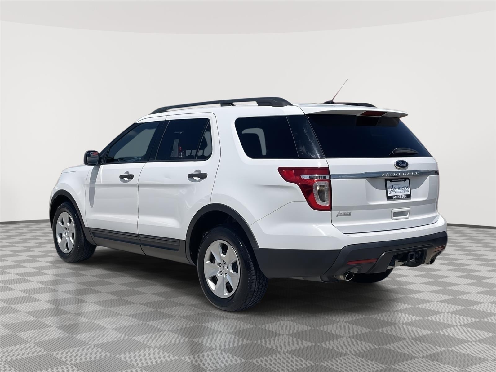 Vehicle photo 9