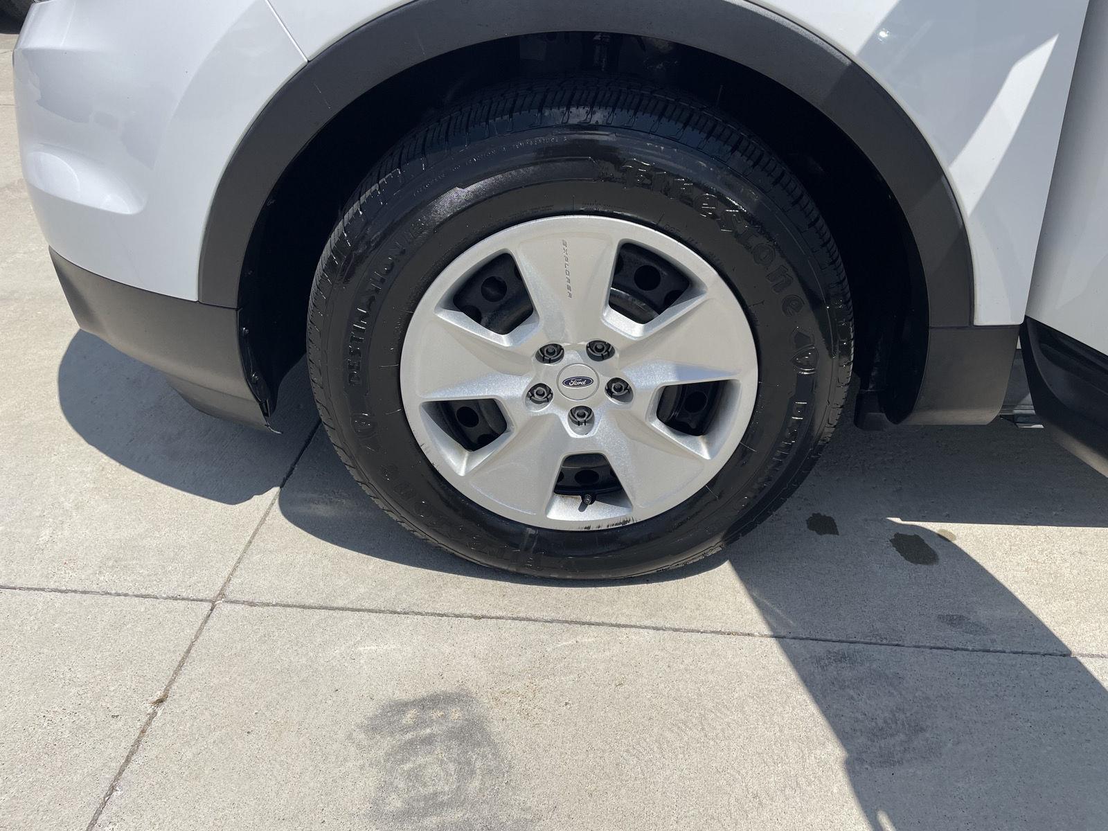 Vehicle photo 10