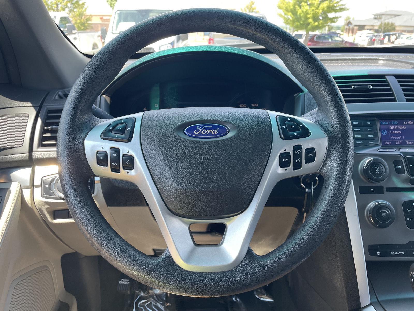 Vehicle photo 12