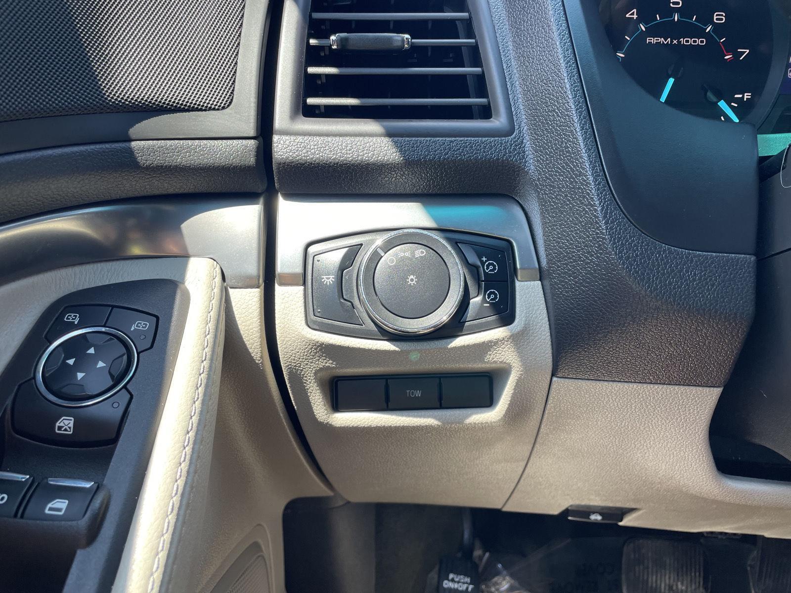 Vehicle photo 16