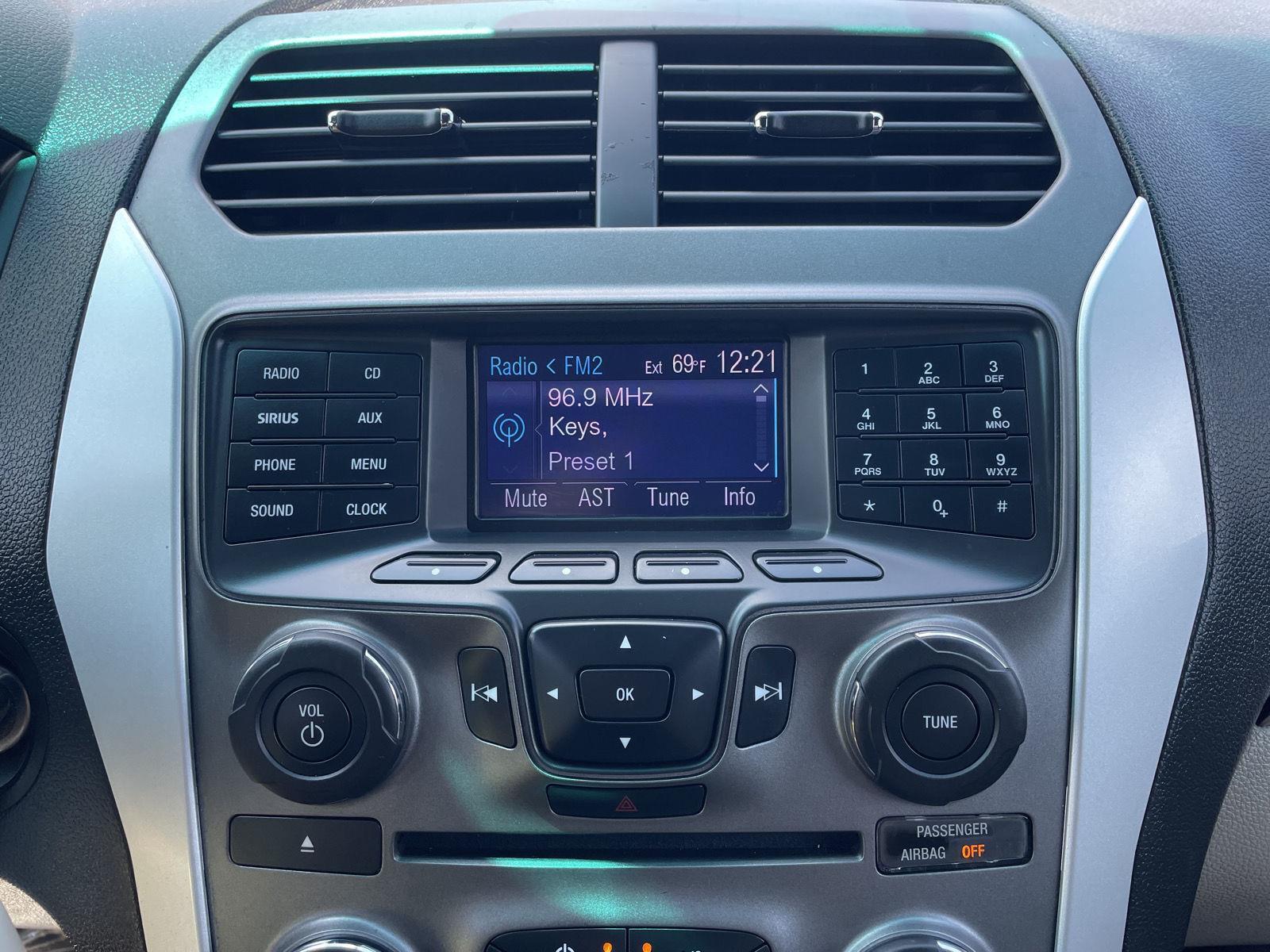 Vehicle photo 24
