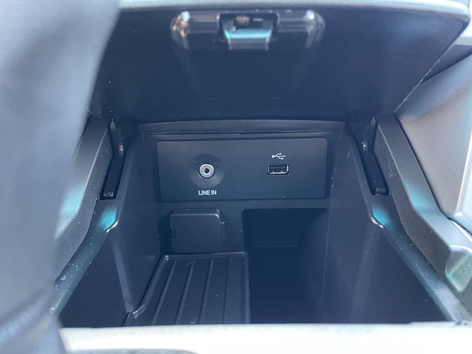 Vehicle photo 26