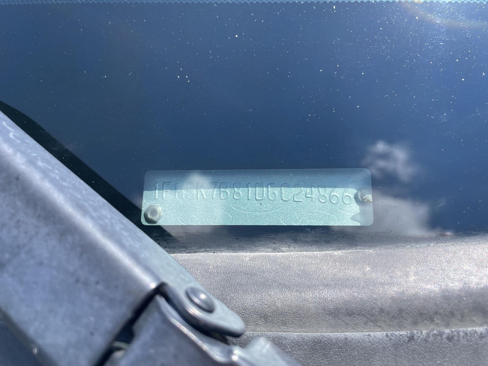 Vehicle photo 31