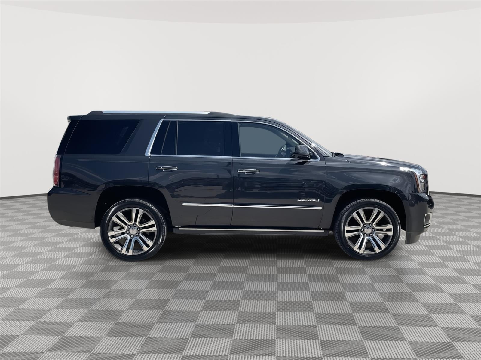 Vehicle photo 6
