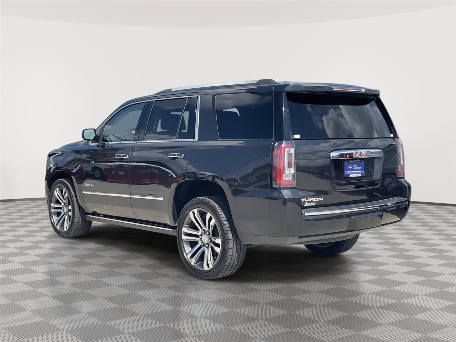 Vehicle photo 9