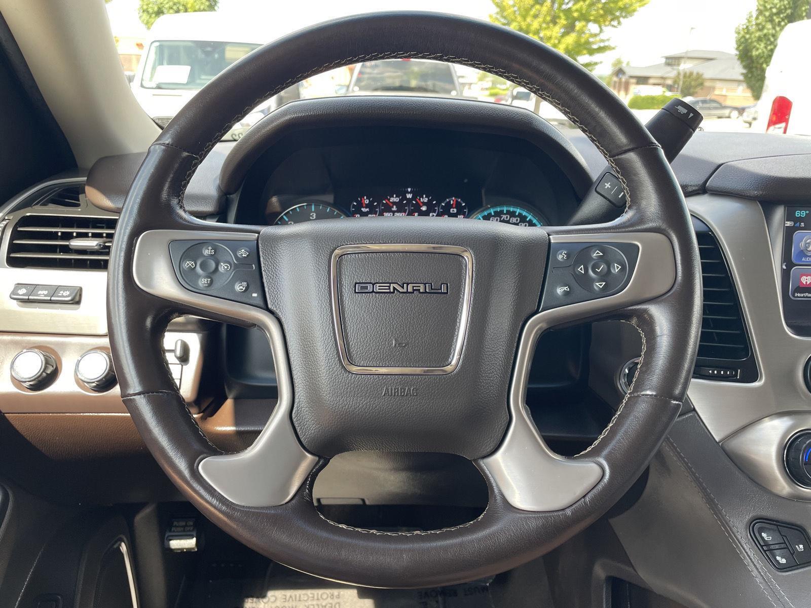 Vehicle photo 12