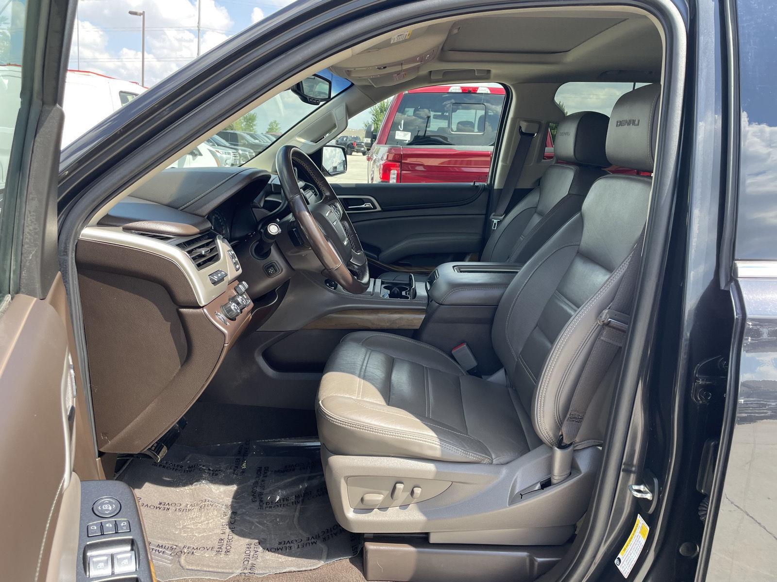 Vehicle photo 17