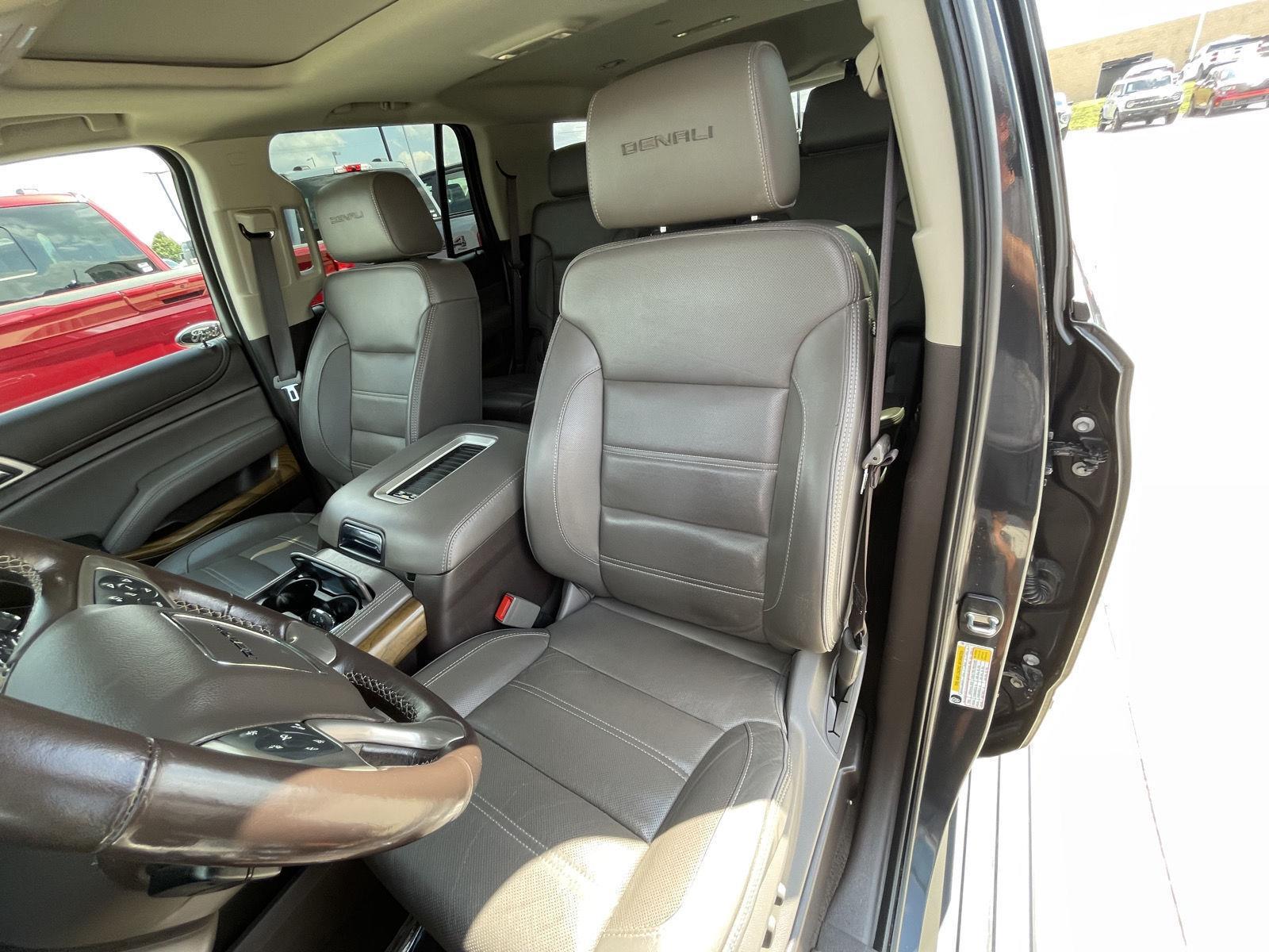 Vehicle photo 18