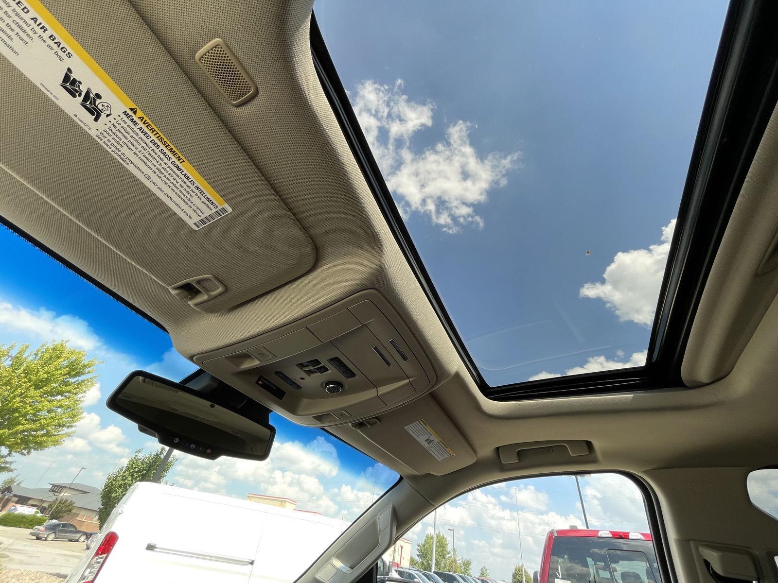 Vehicle photo 23