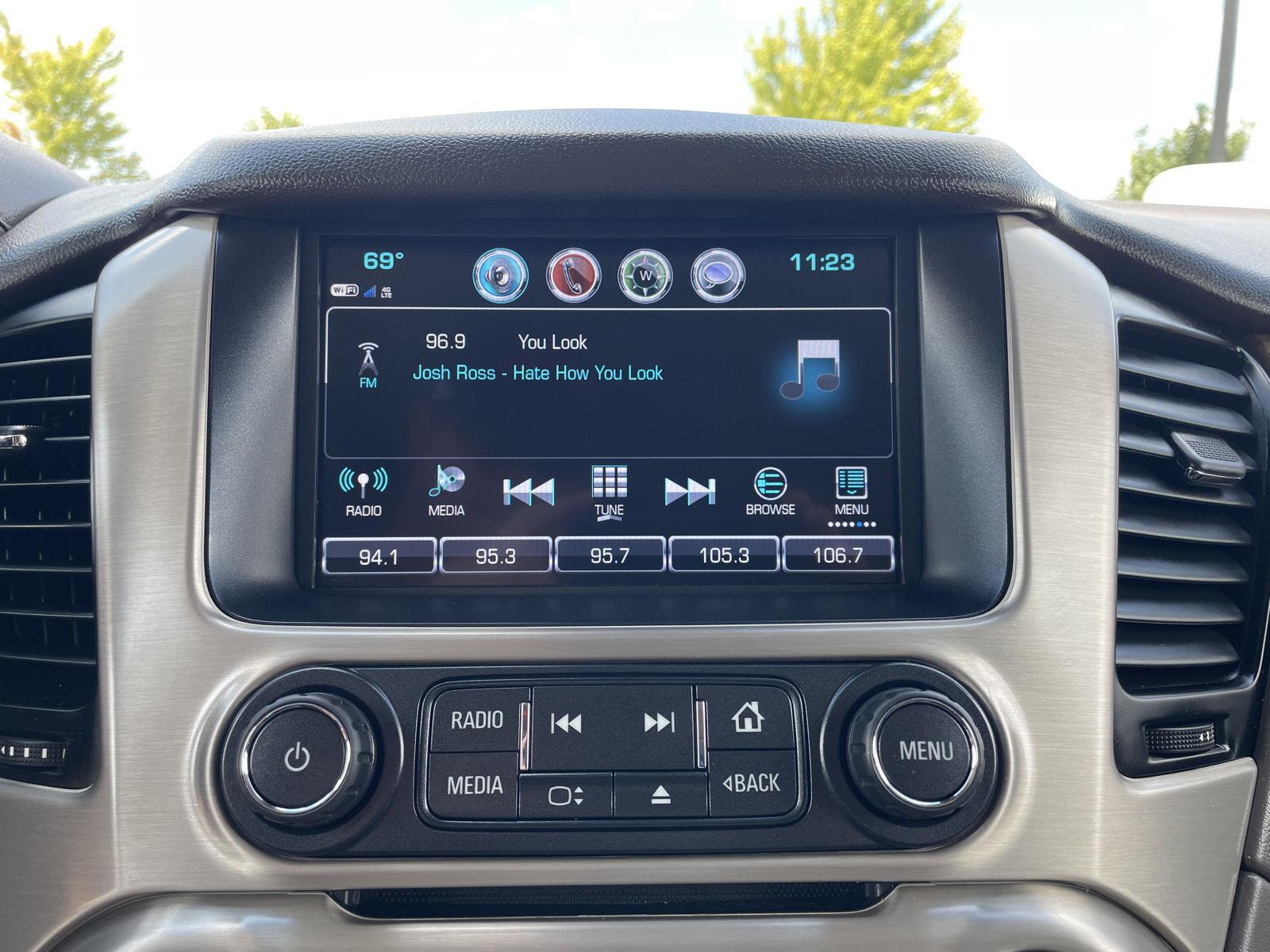 Vehicle photo 28