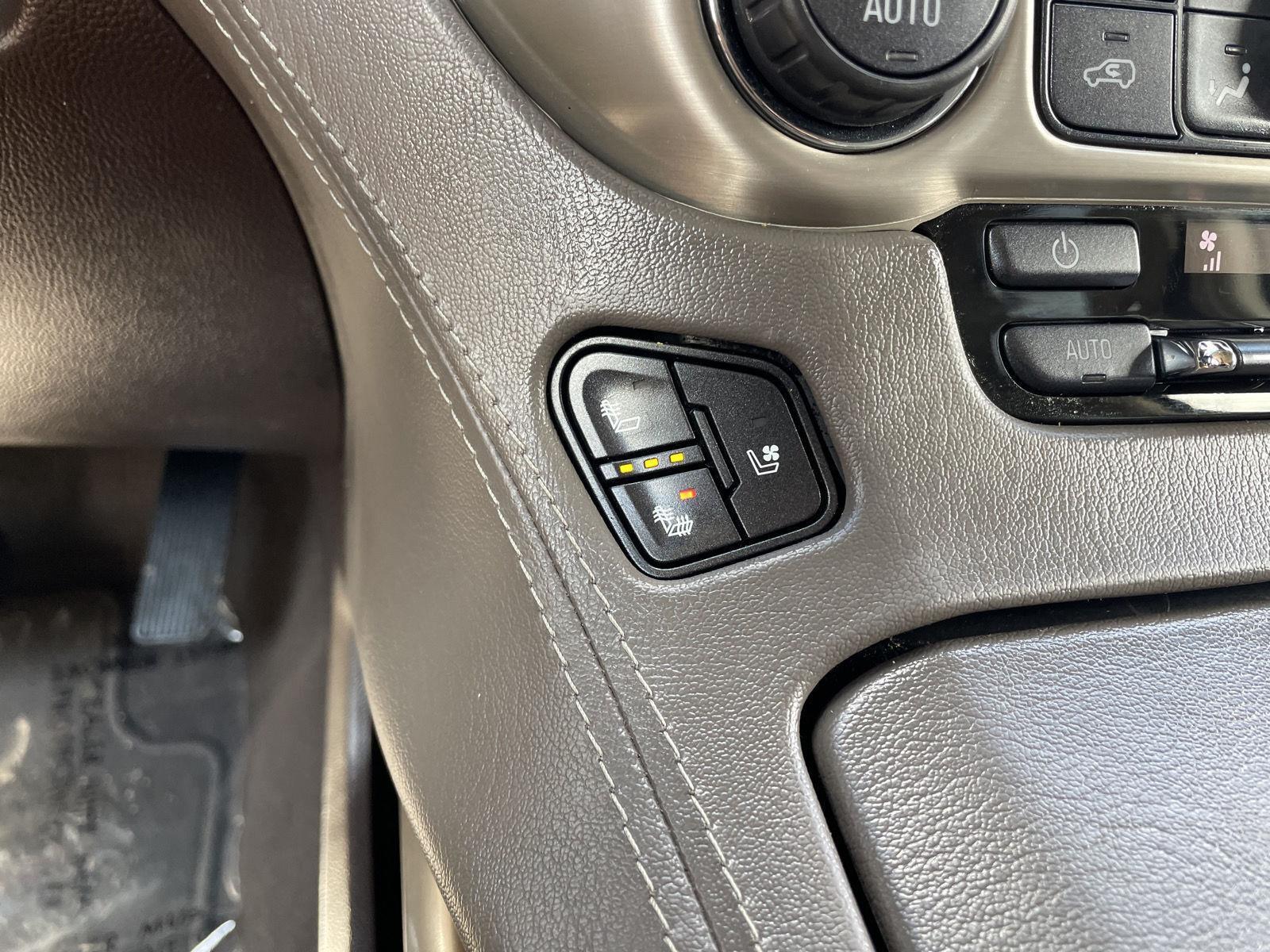 Vehicle photo 30