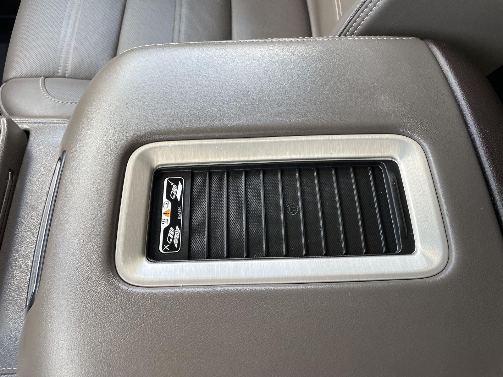 Vehicle photo 34