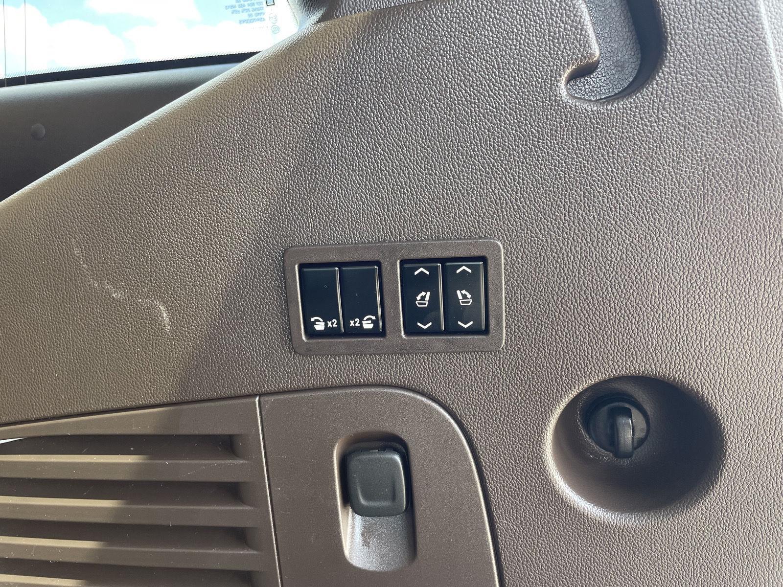 Vehicle photo 41