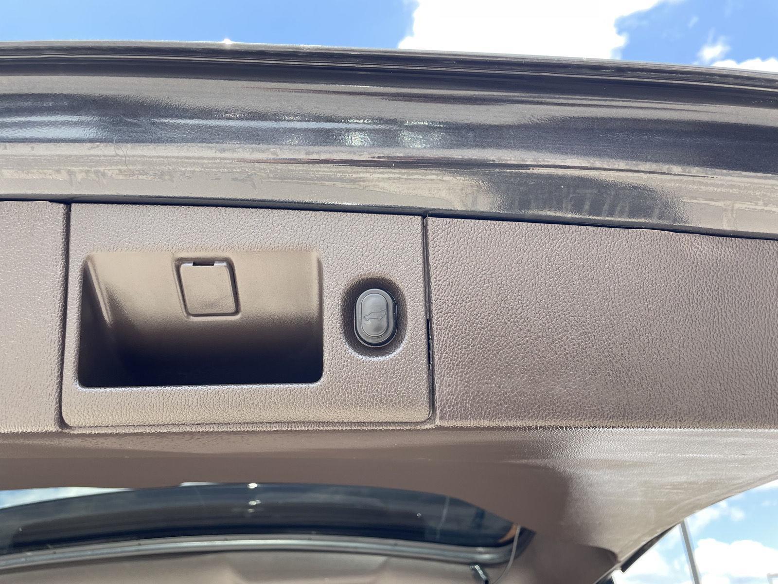 Vehicle photo 43