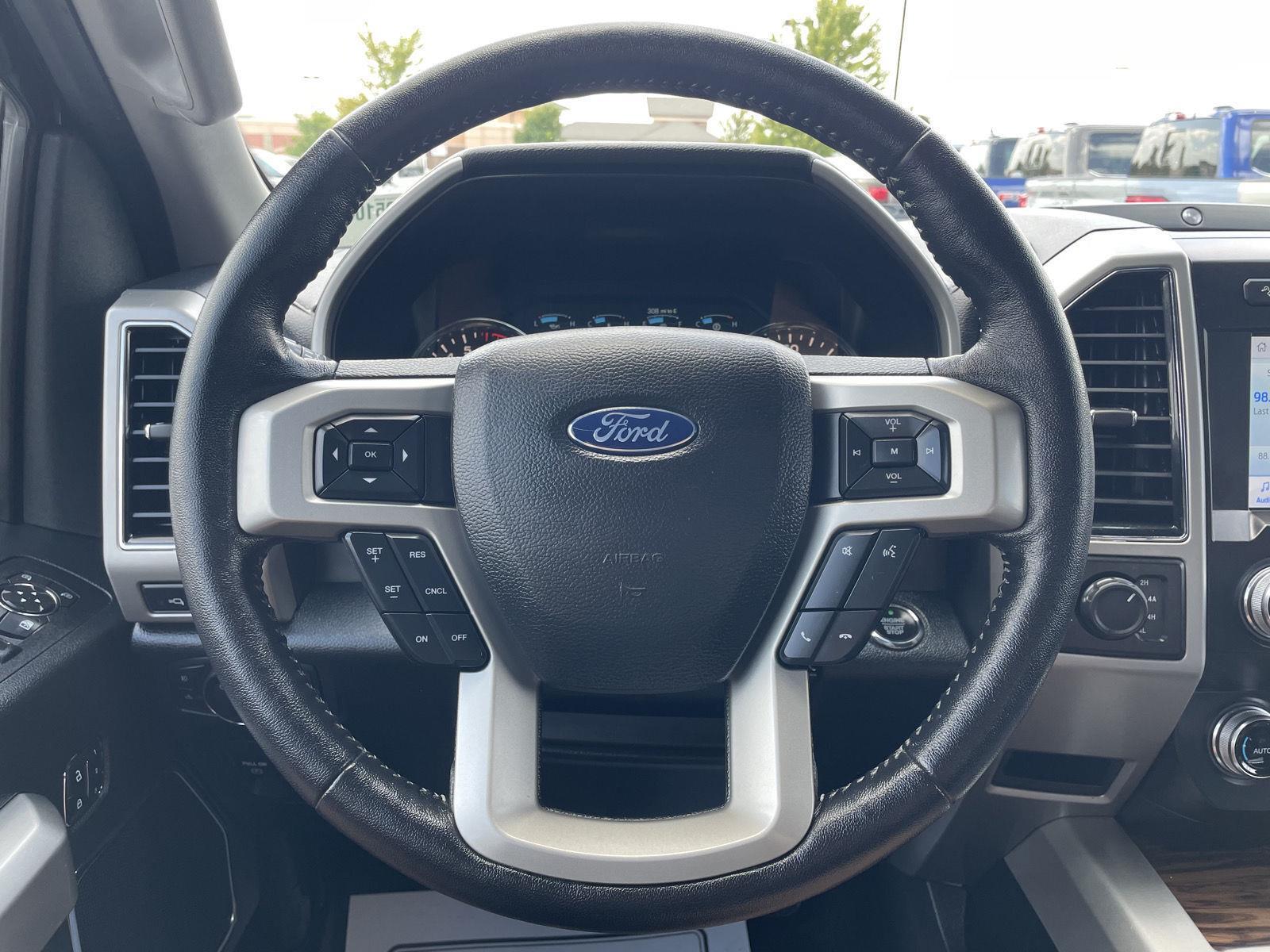 Vehicle photo 12