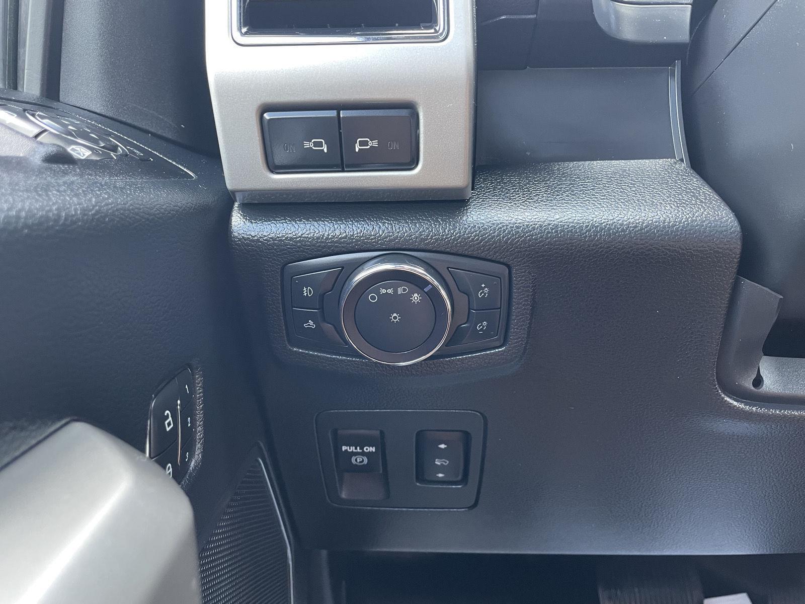 Vehicle photo 16