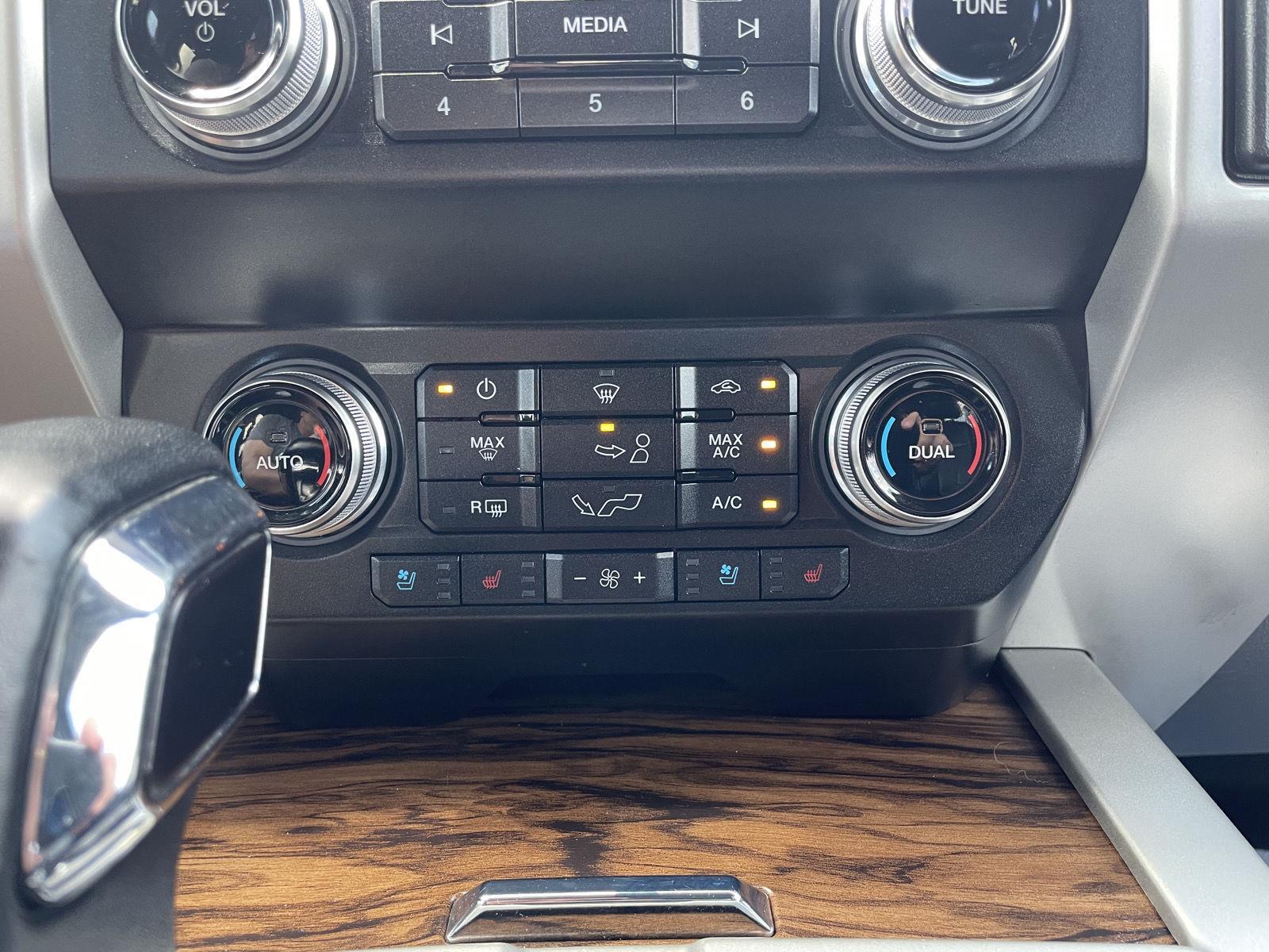 Vehicle photo 29