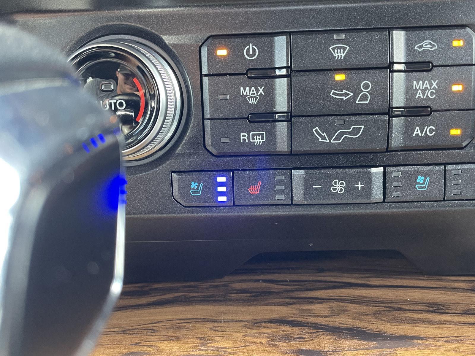 Vehicle photo 30