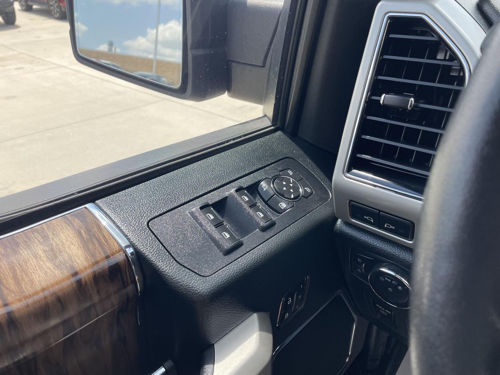 Vehicle photo 34
