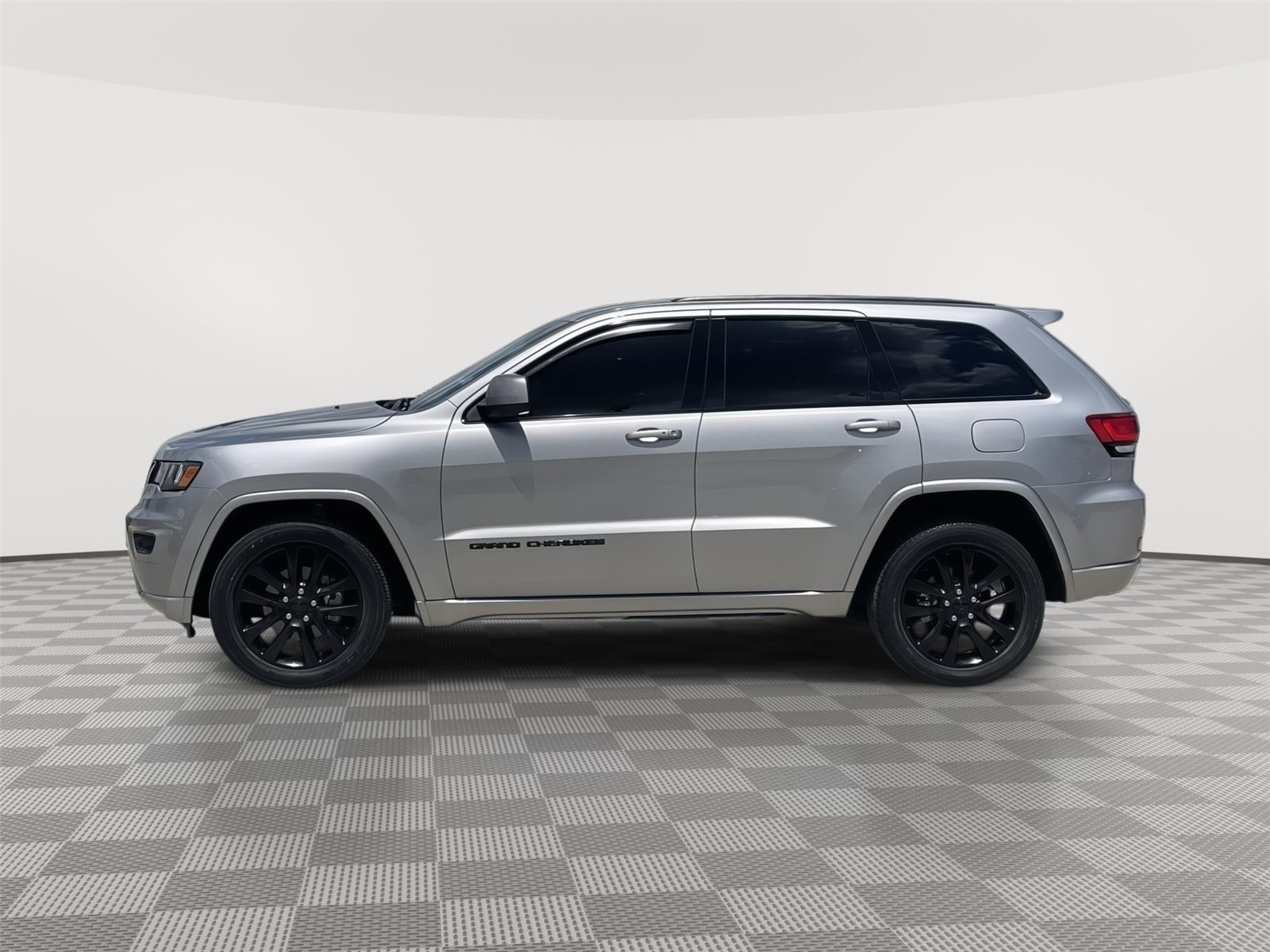 Vehicle photo 2