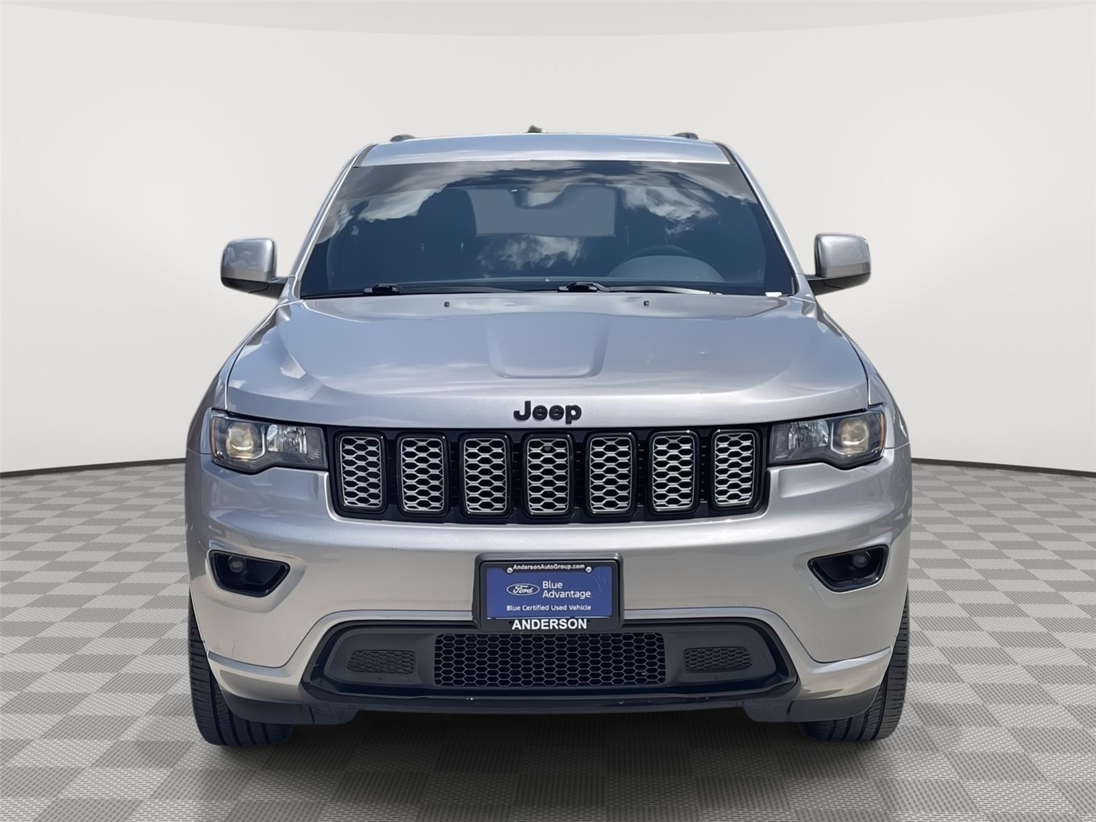 Vehicle photo 4