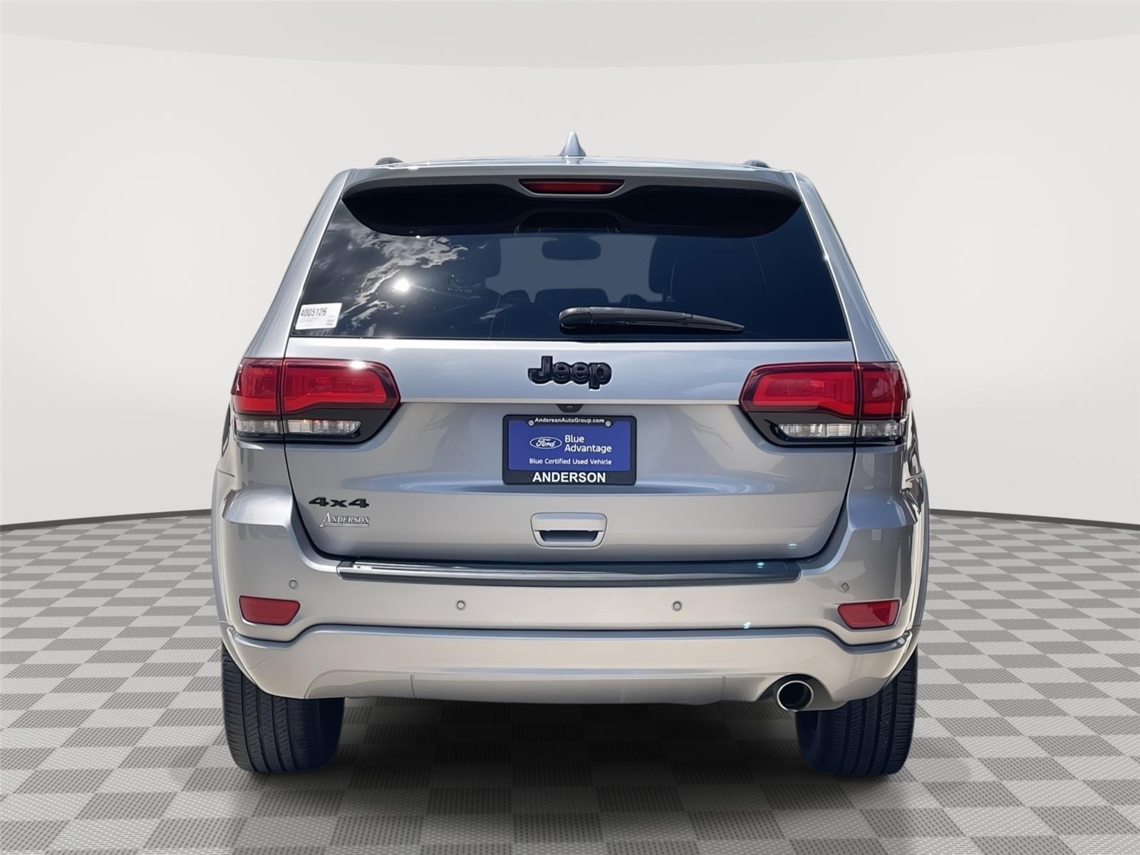 Vehicle photo 8