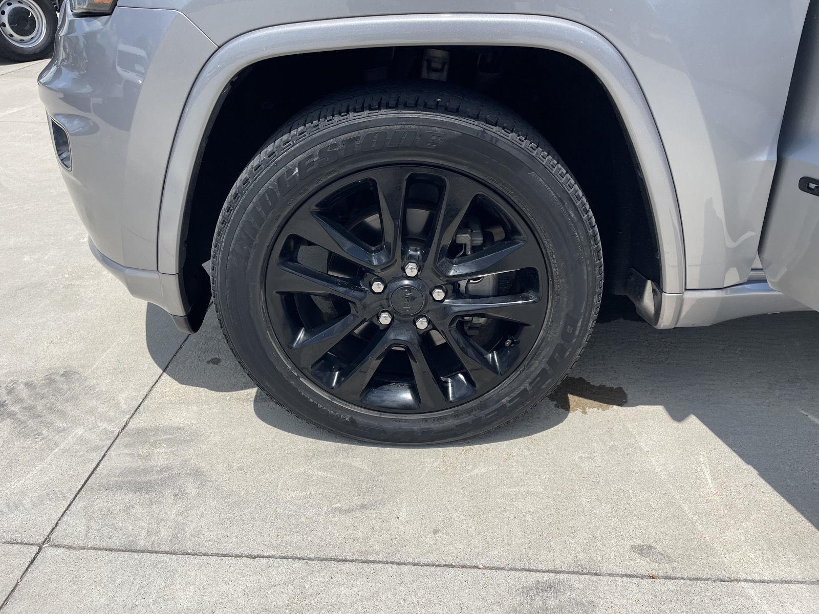 Vehicle photo 10