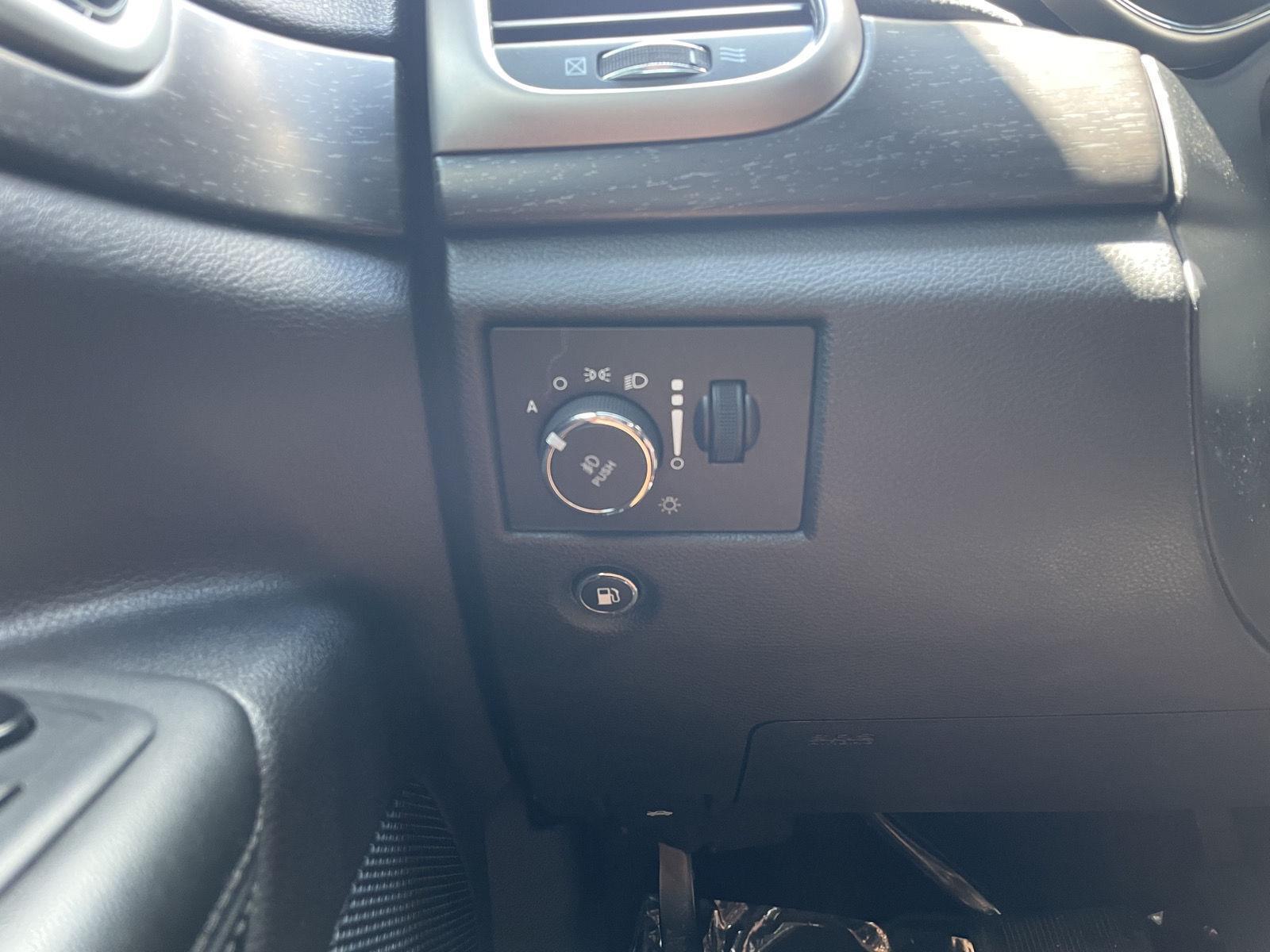Vehicle photo 16