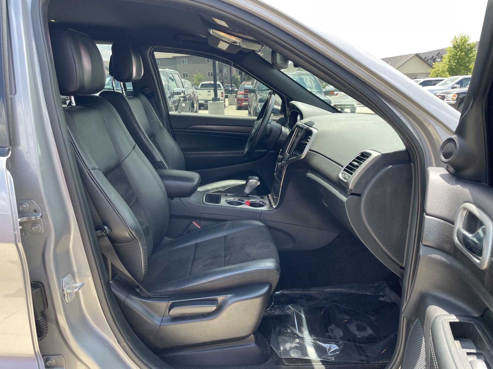 Vehicle photo 19