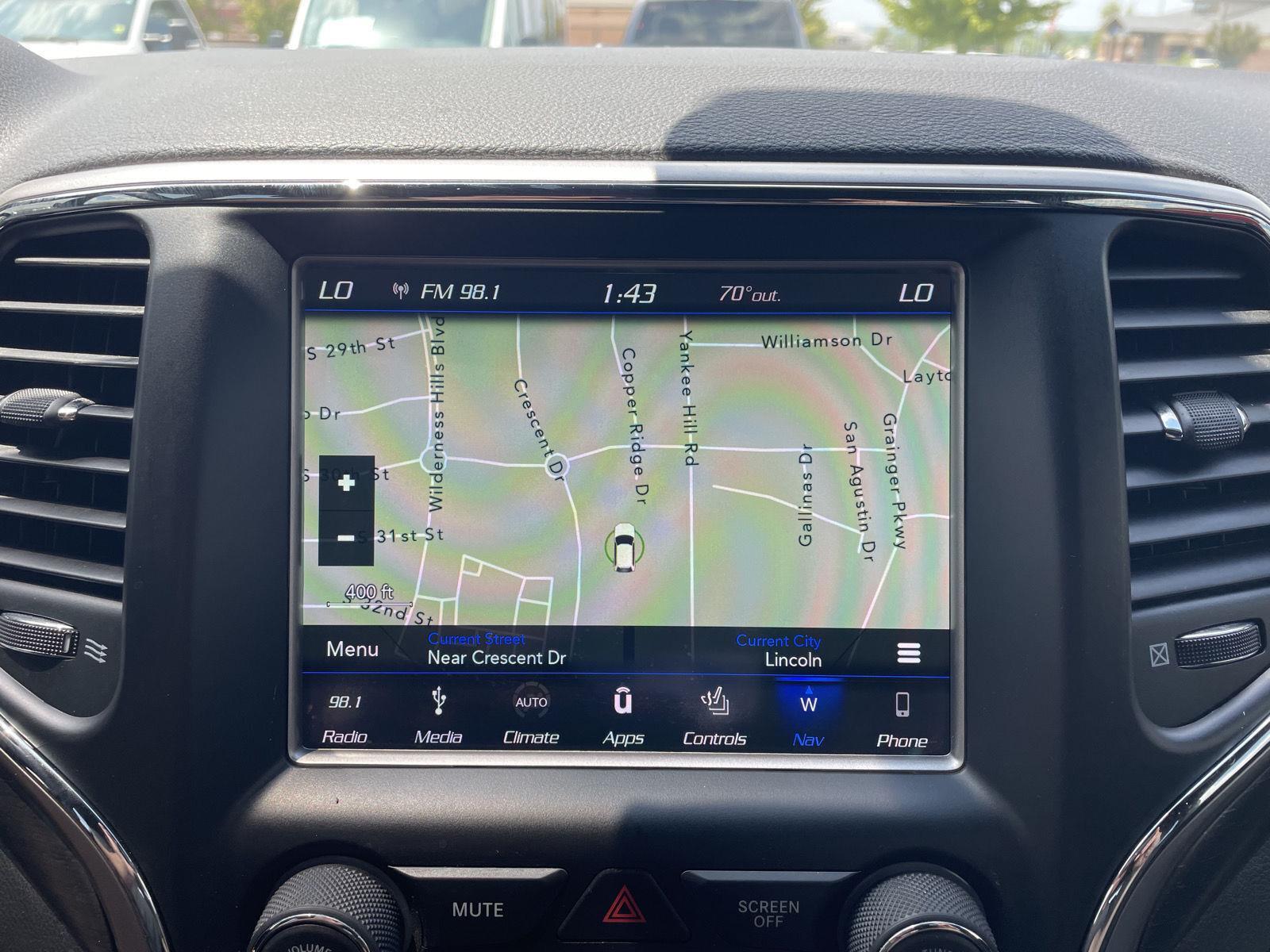 Vehicle photo 24