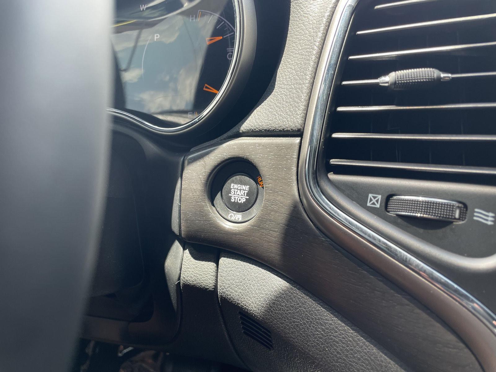 Vehicle photo 25