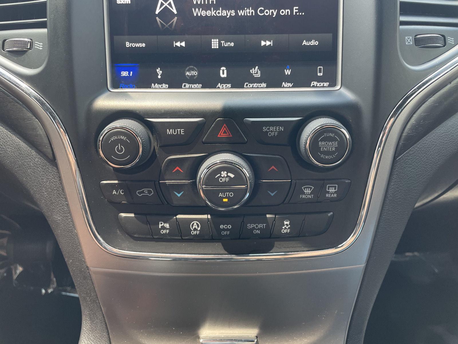 Vehicle photo 26